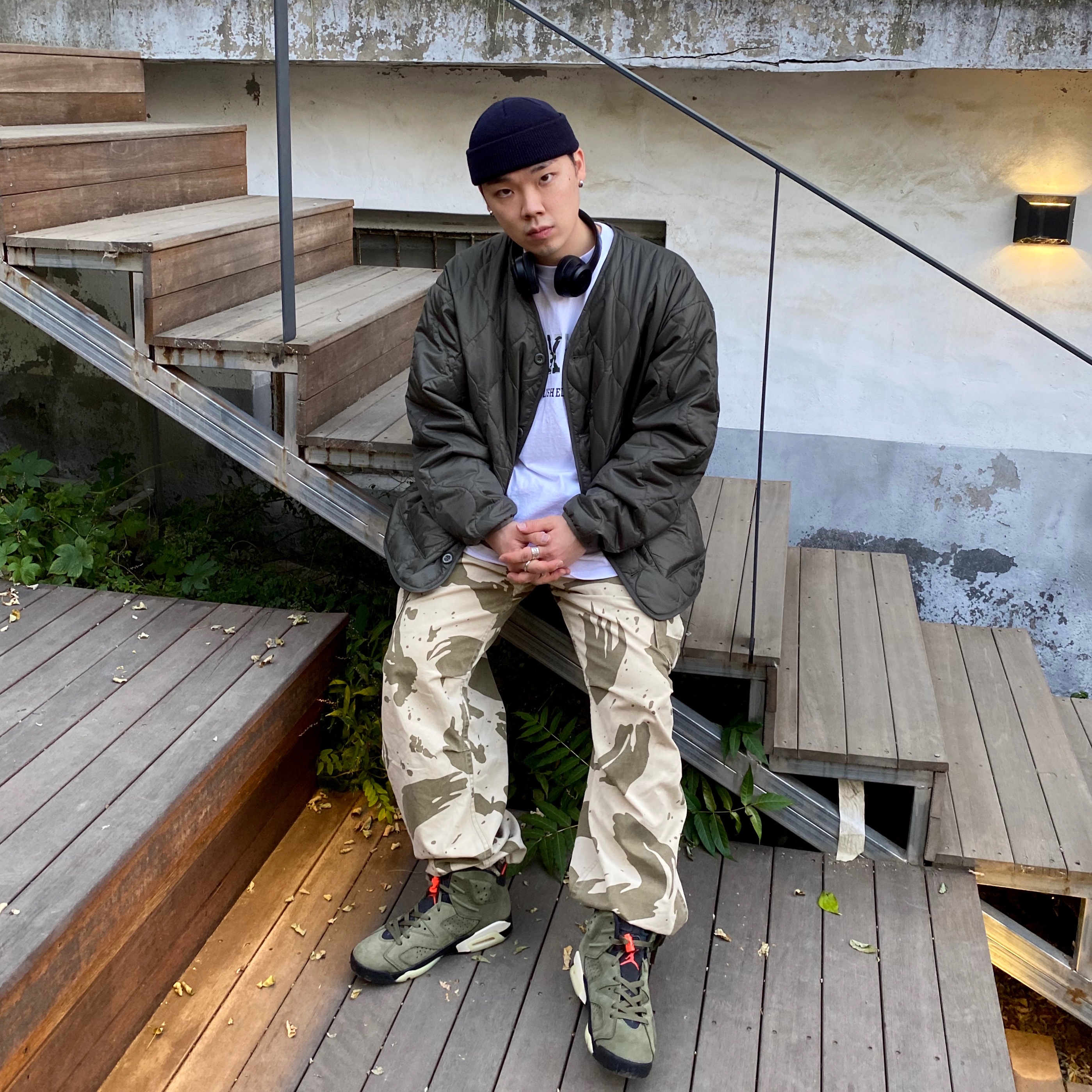 Jordan 6 x Travis Scott Retro Olive 착용 스타일 - 1