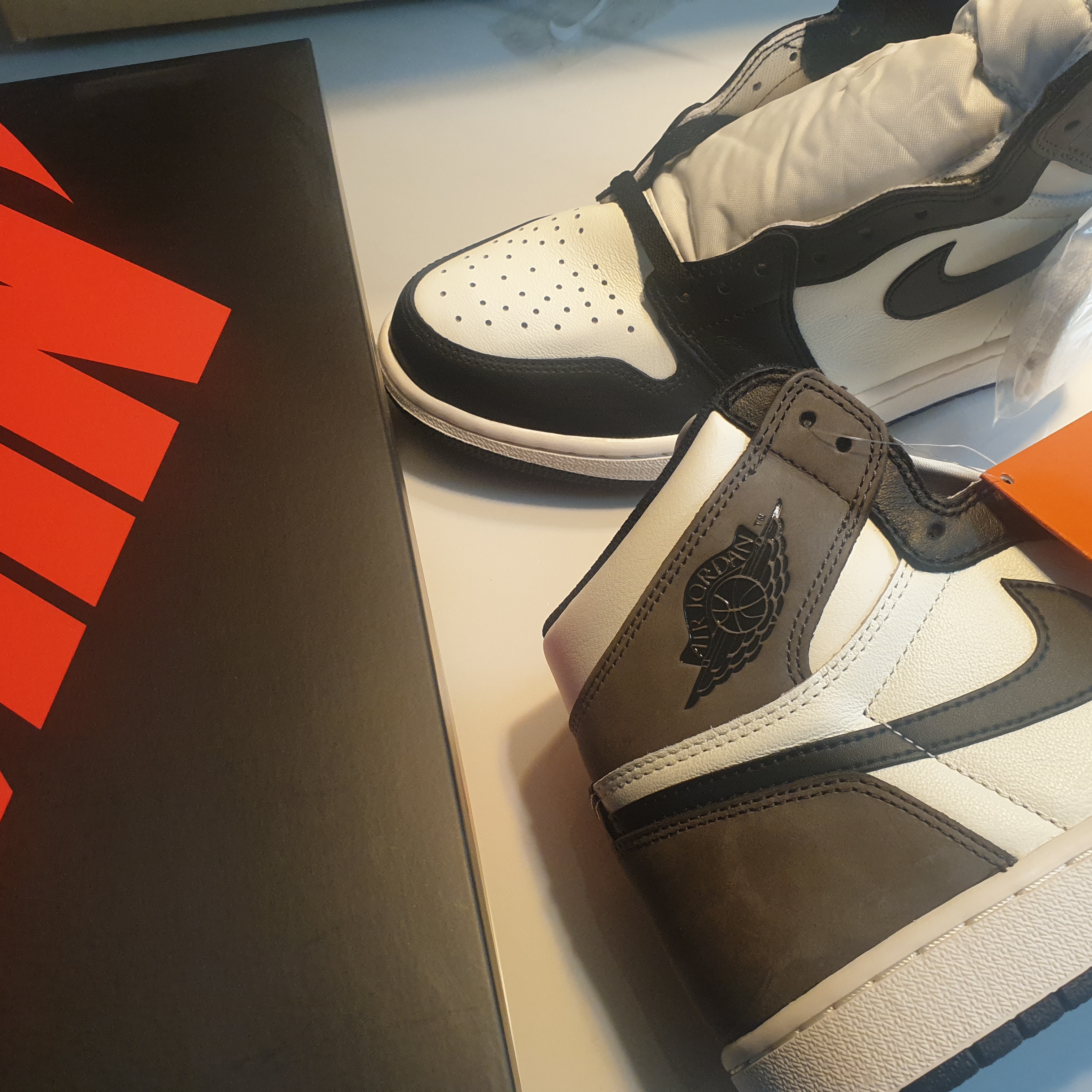 Jordan 1 Retro High OG Black Mocha 착용 스타일