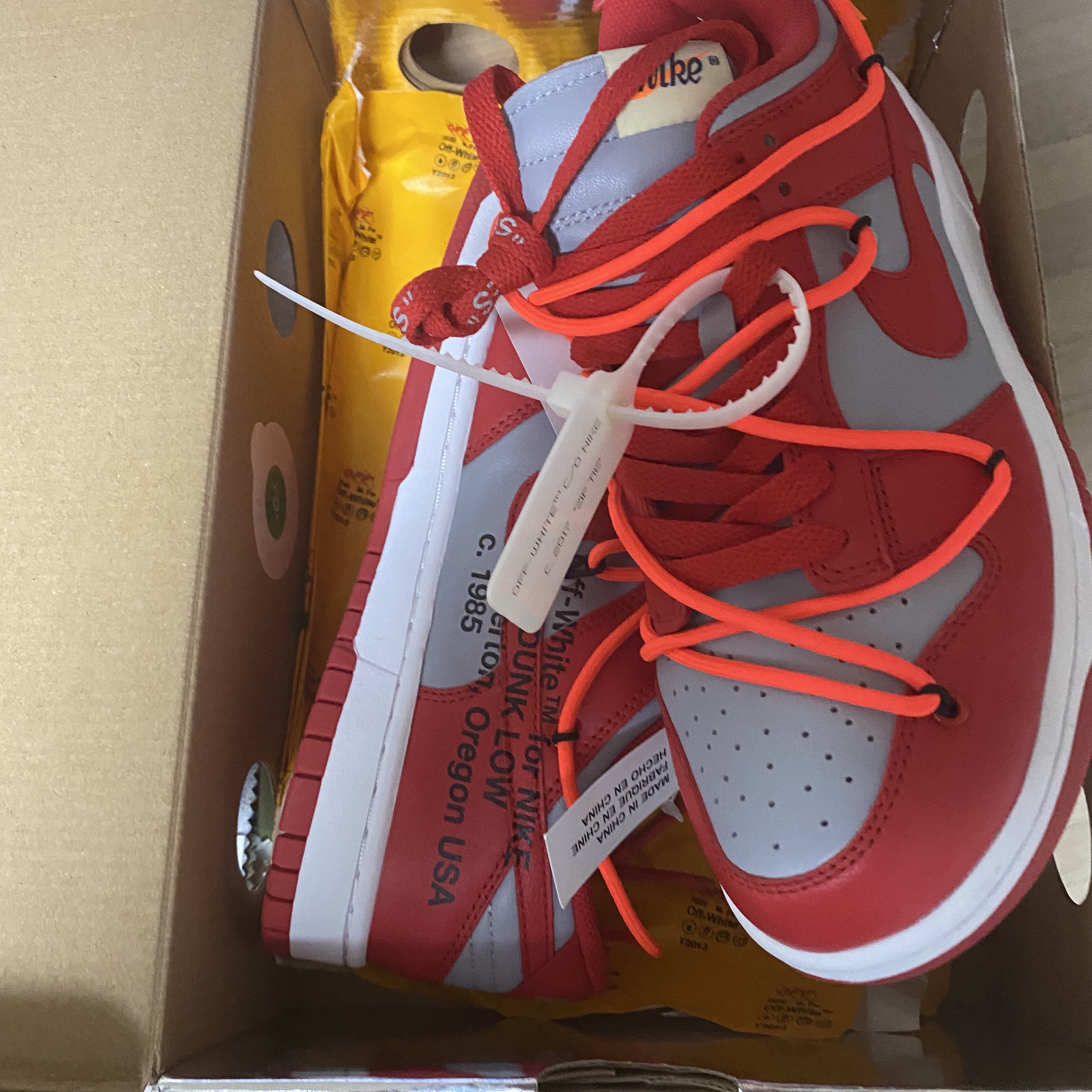 Nike x Off-White Dunk Low University Red 착용 스타일