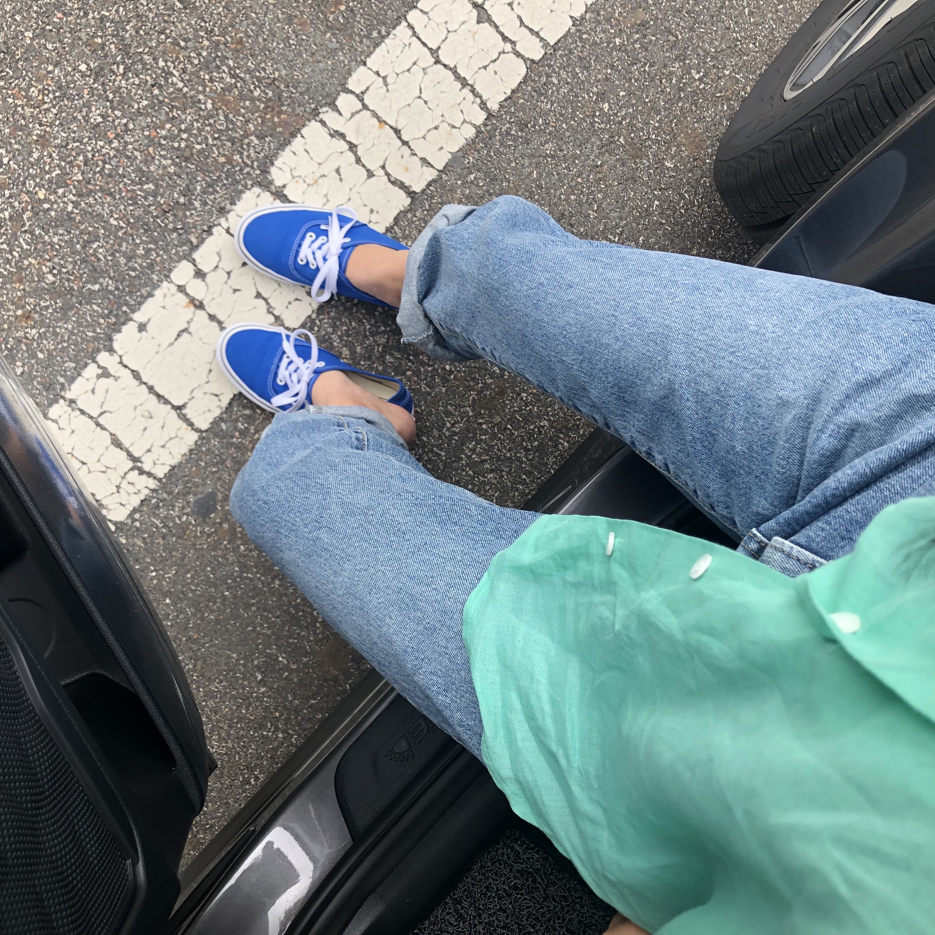 Vans Authentic 44 DX Anaheim Factory Blue 착용 스타일
