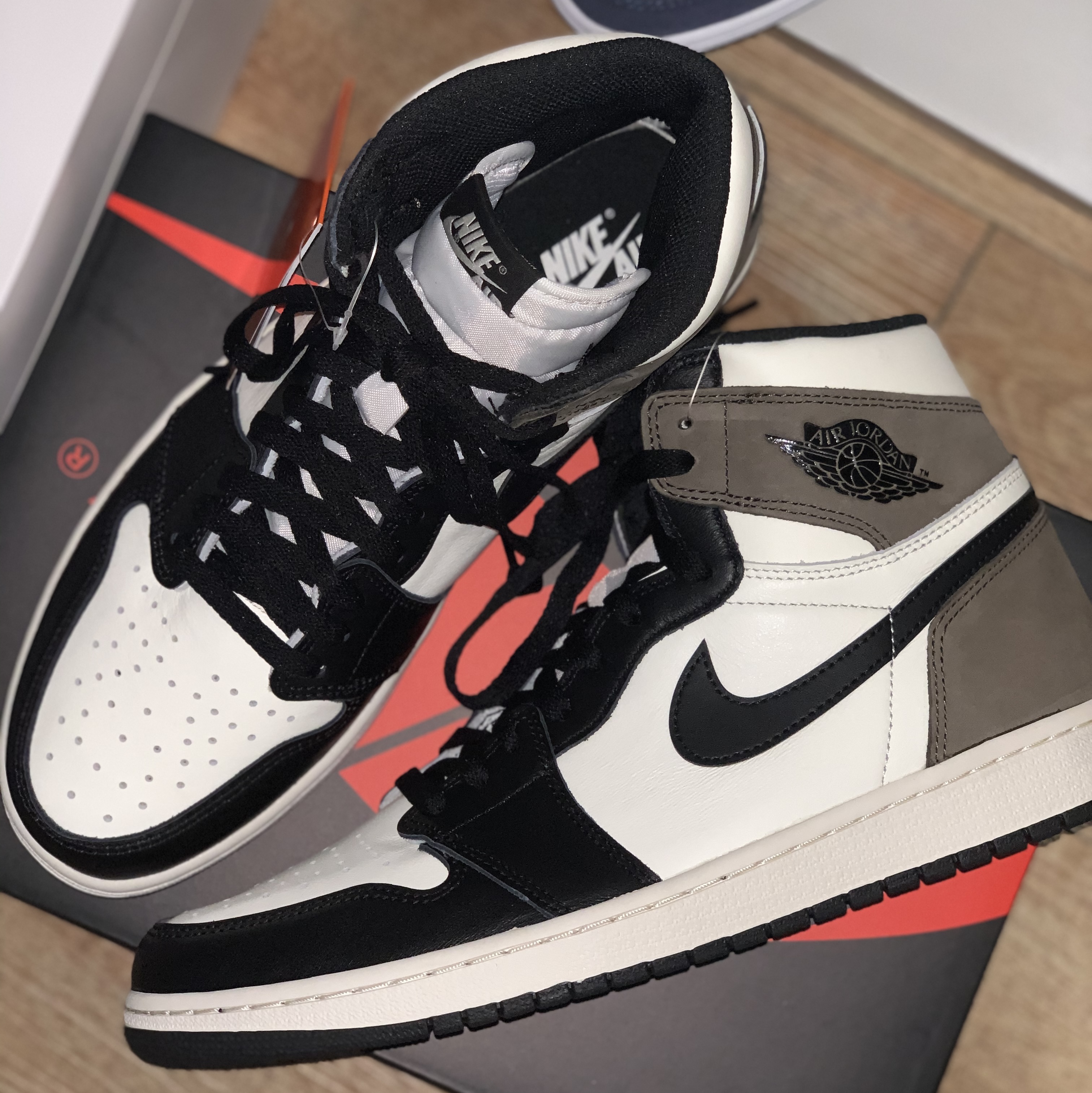 Jordan 1 Retro High OG Black Mocha 착용 스타일
