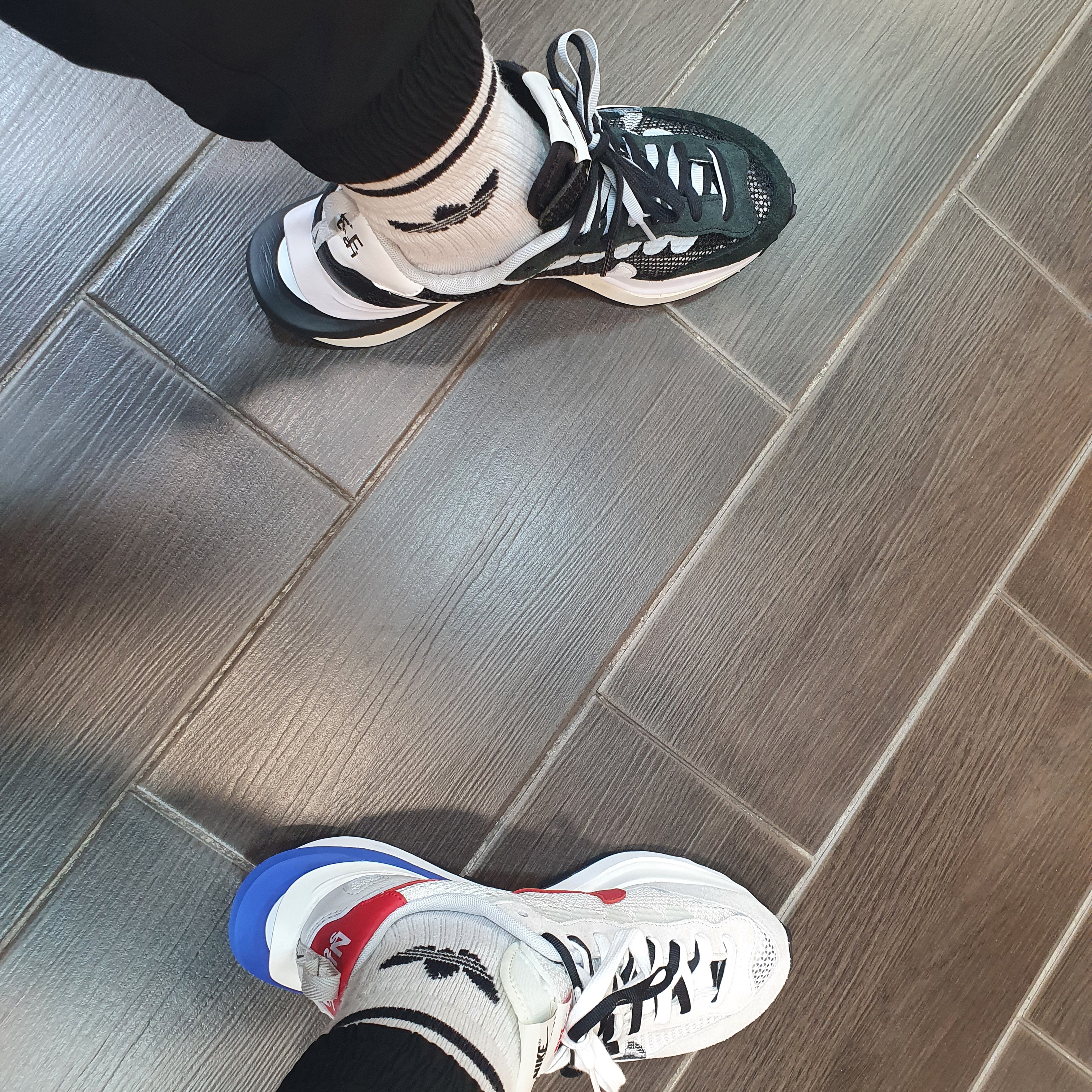 Nike x Sacai VaporWaffle Royal Fuchsia, Nike x Sacai VaporWaffle Black White 착용 스타일