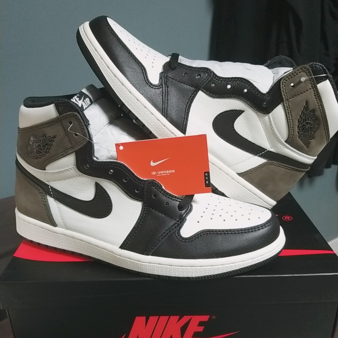 Jordan 1 Retro High OG Black Mocha 착용 스타일