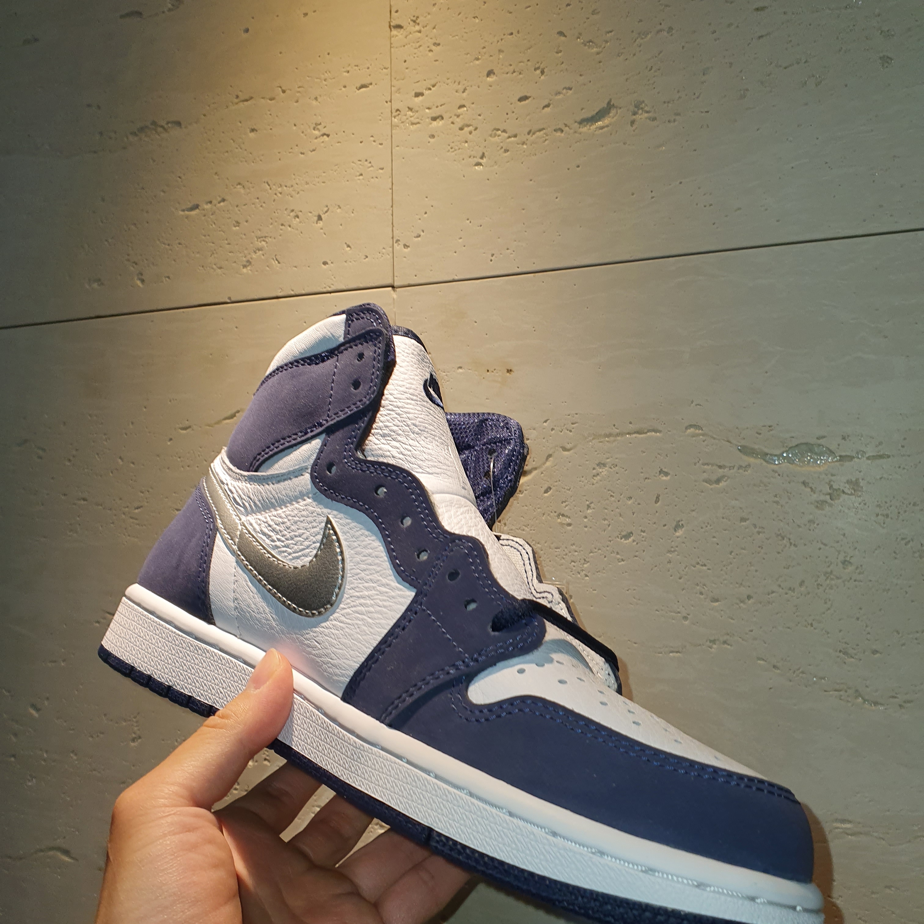 Jordan 1 Retro High OG CO.JP Midnight Navy 착용 스타일 - 2