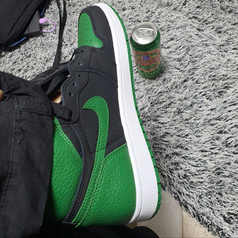 Jordan 1 Retro High OG Pine Green Black 착용 스타일 - 3