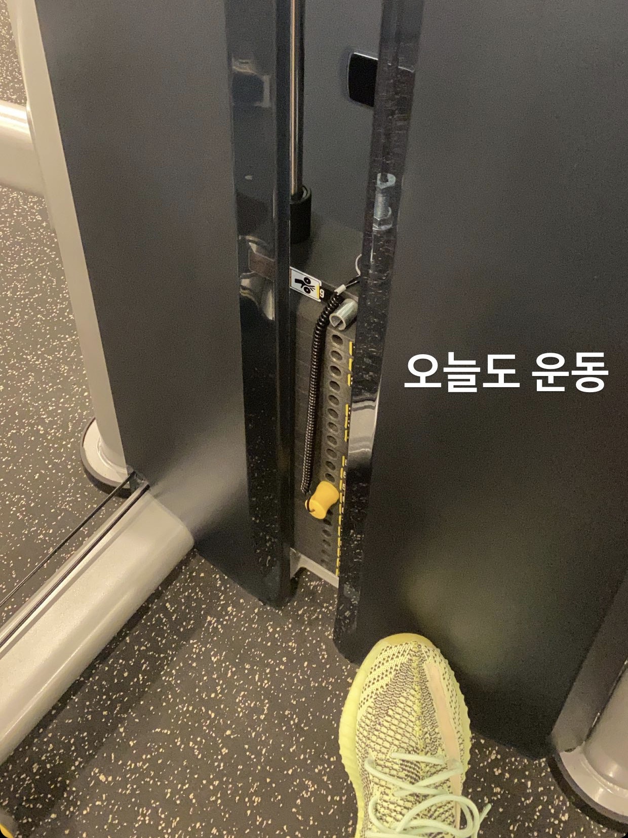 Adidas Yeezy Boost 350 V2 Yeezreel - Non-Reflective 착용 스타일