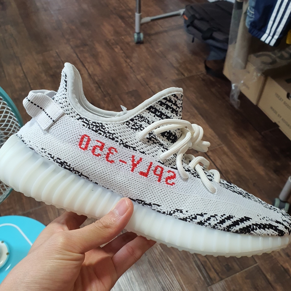 Adidas Yeezy Boost 350 V2 Zebra 2017/2019/2020 착용 스타일