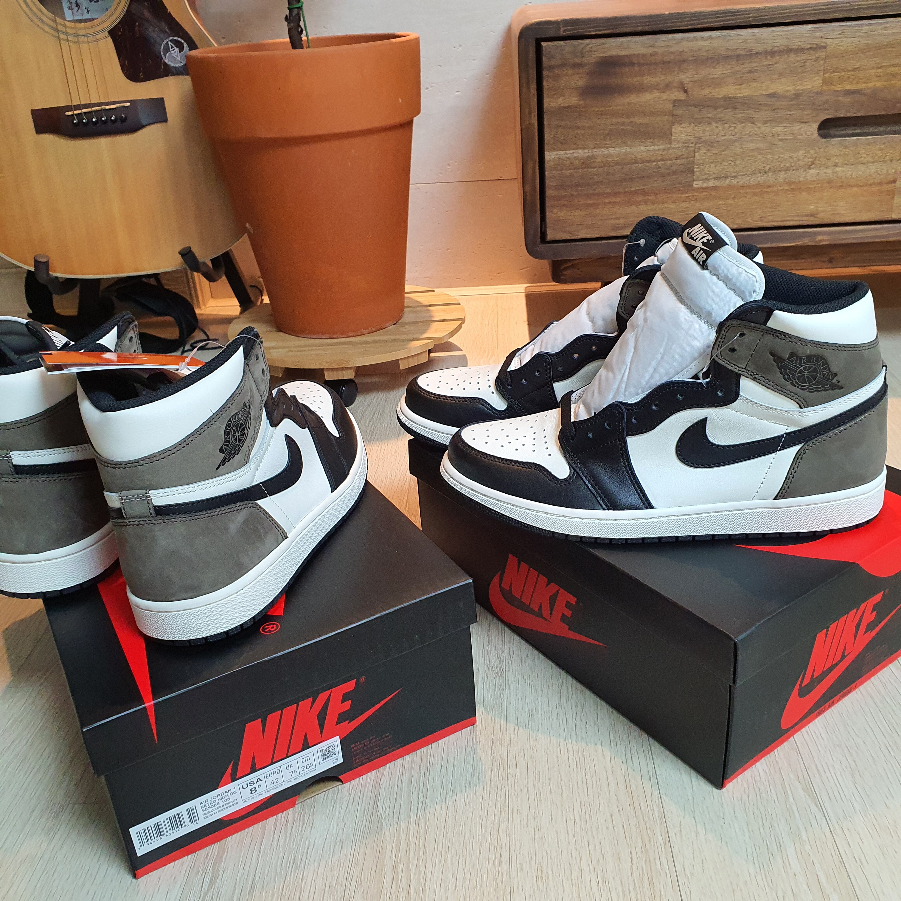 Jordan 1 Retro High OG Black Mocha 착용 스타일 - 2
