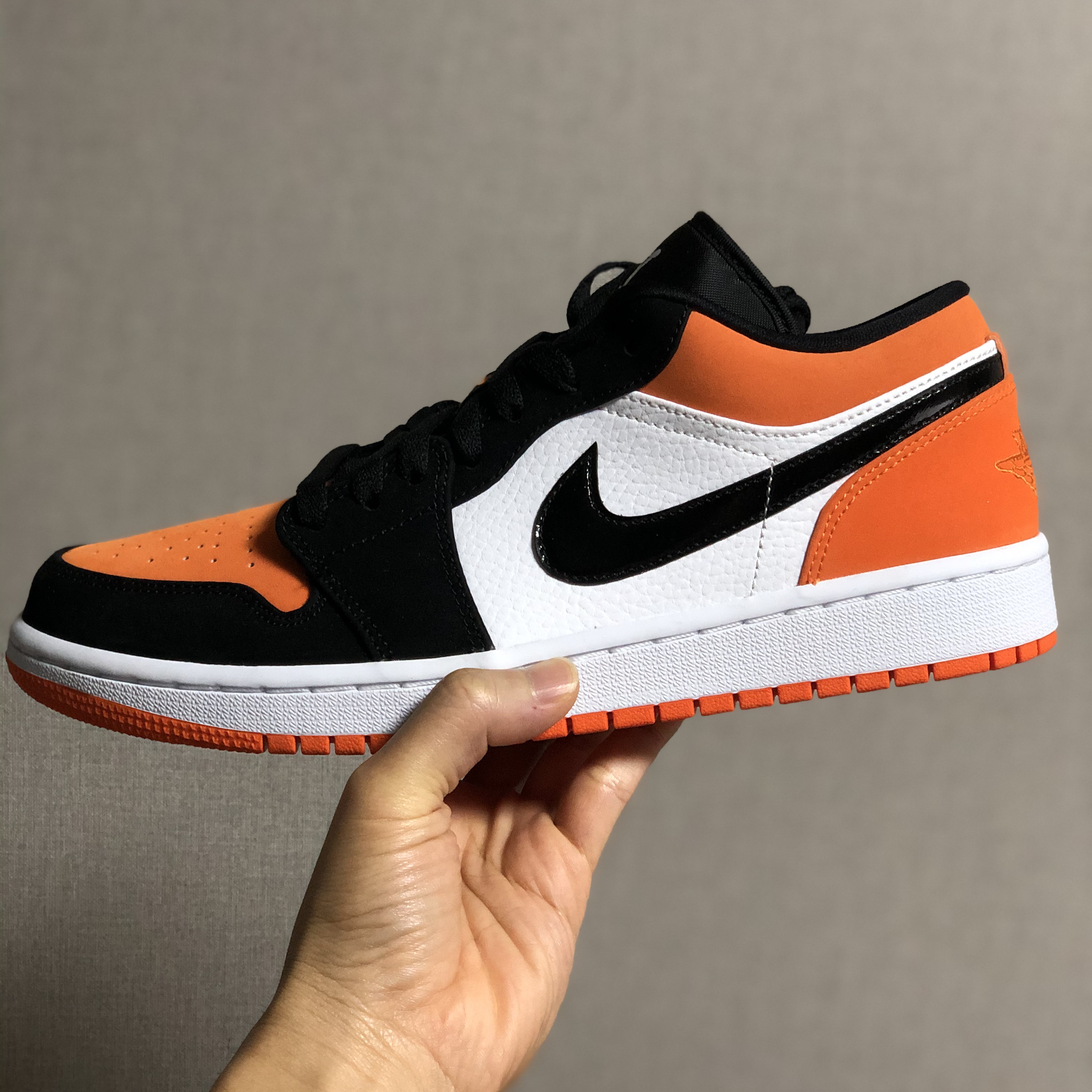 Jordan 1 Low Shattered Backboard 착용 스타일