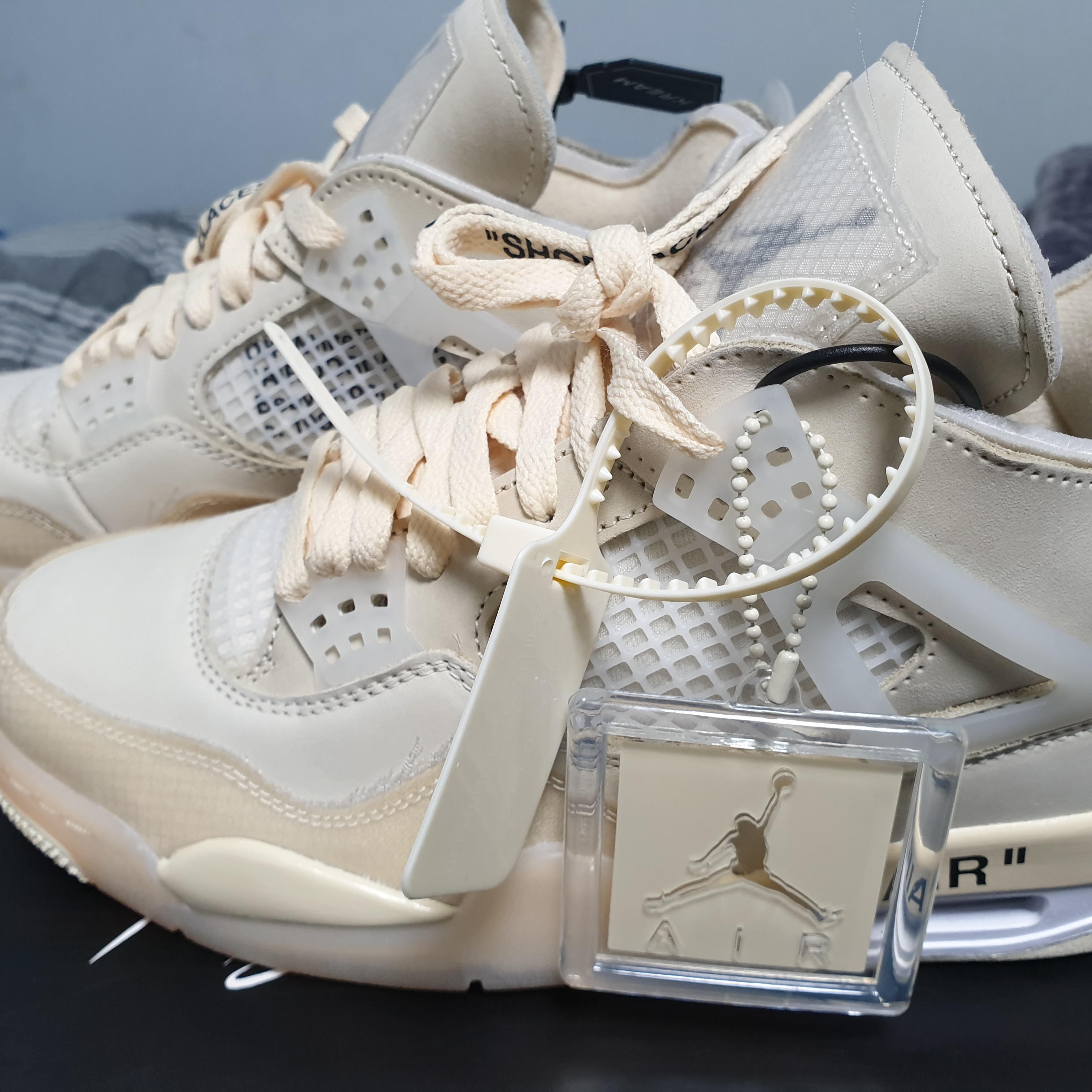 (W) Jordan 4 x Off-White Retro SP Sail 착용 스타일