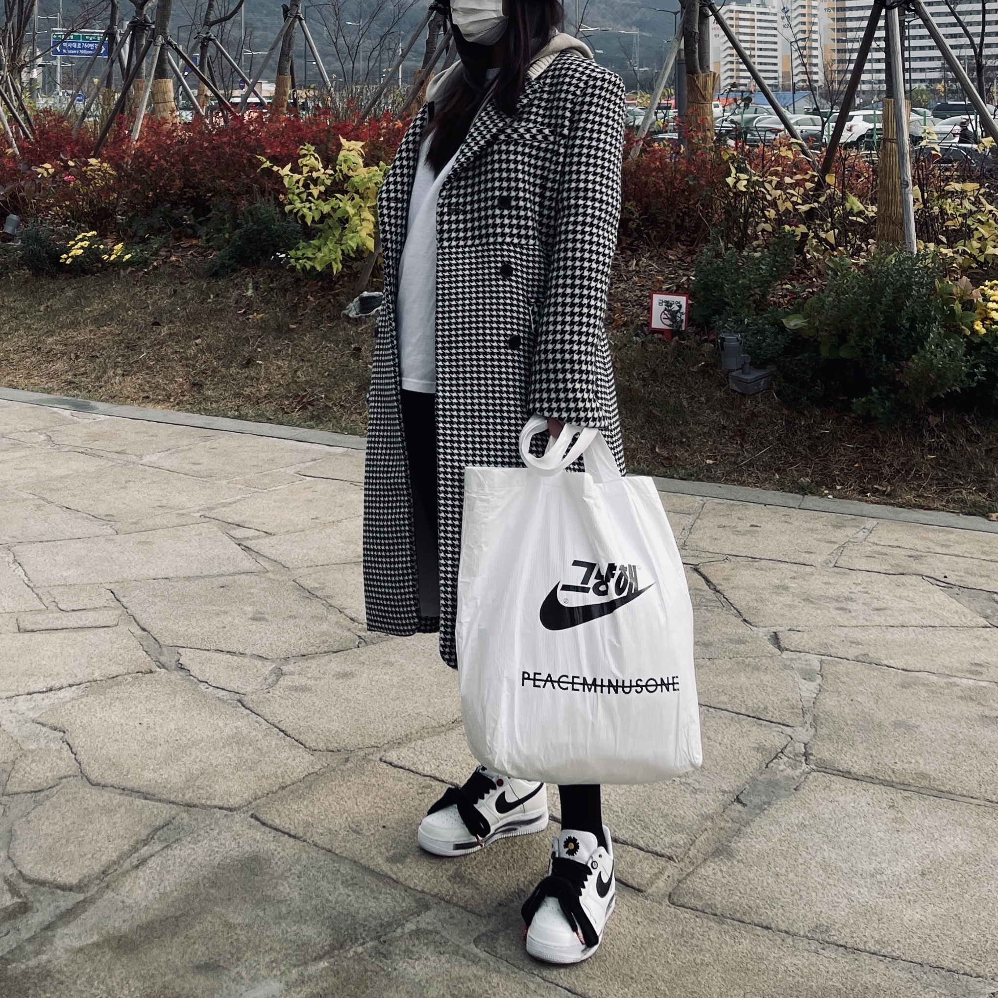 Nike x Peaceminusone Air Force 1 Low Para-Noise 2.0 착용 스타일