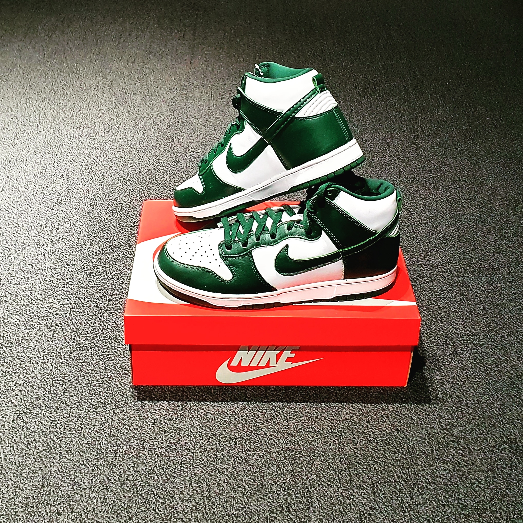 Nike Dunk High SP Spartan Green 착용 스타일