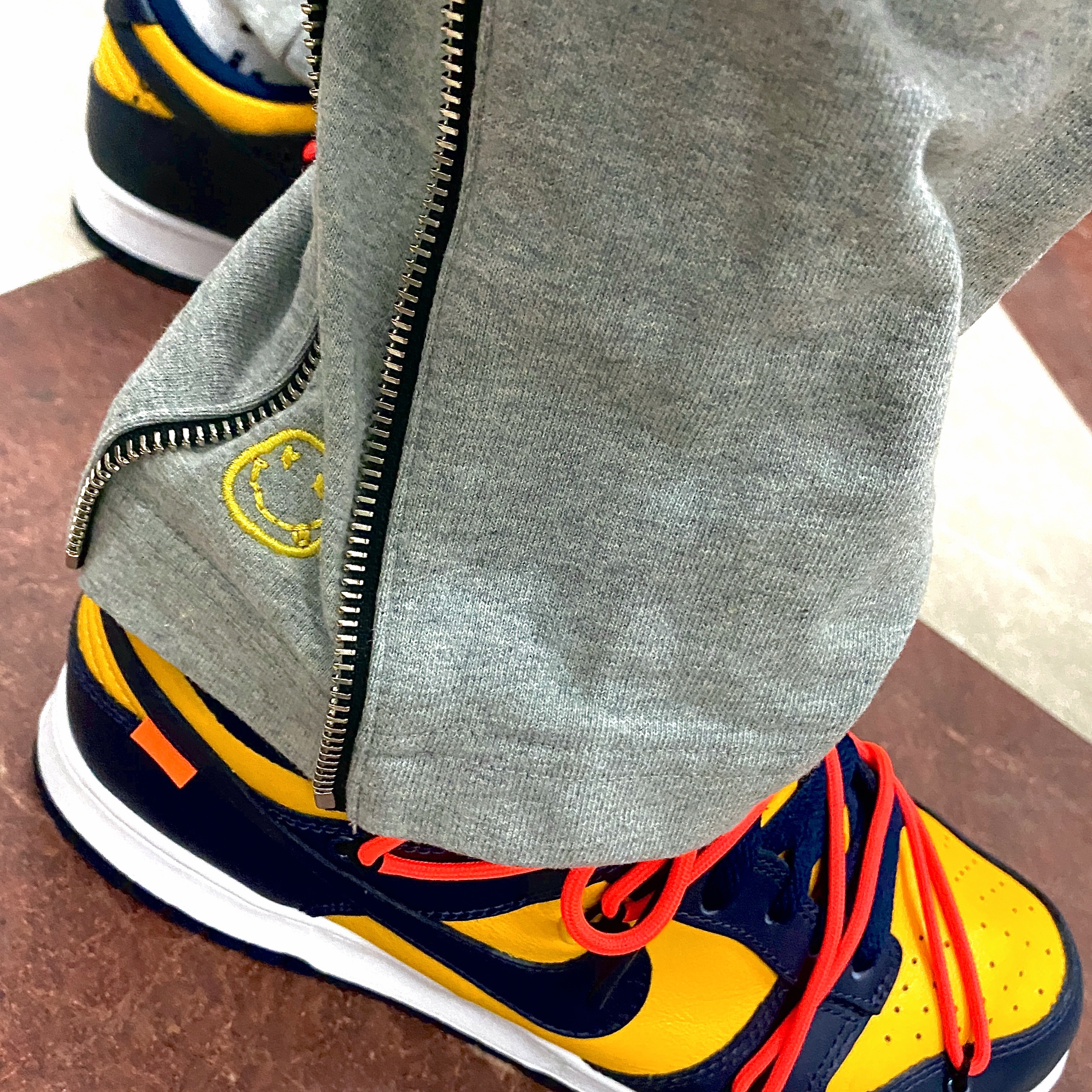 Nike x Off-White Dunk Low University Gold Midnight Navy 착용 스타일