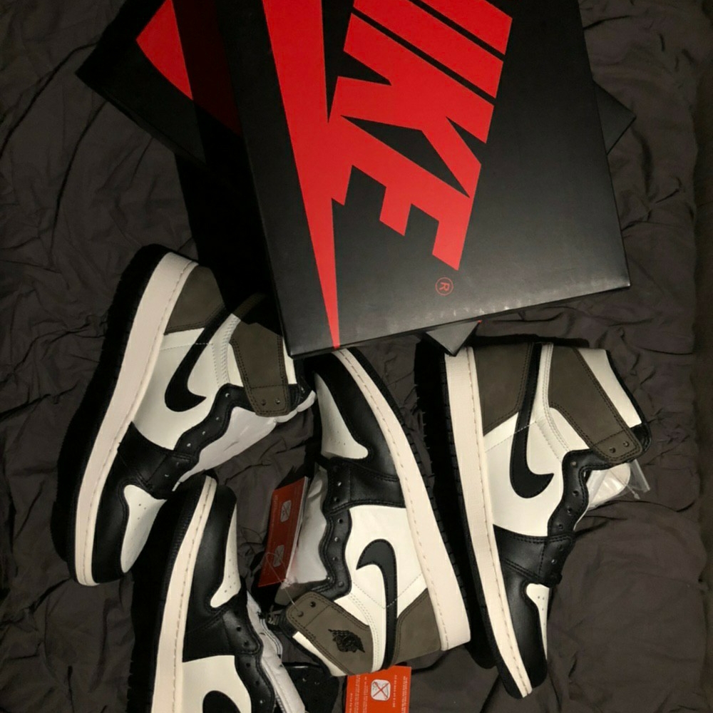 Jordan 1 Retro High OG Black Mocha, (GS) Jordan 1 Retro High OG Black Mocha 착용 스타일 - 1