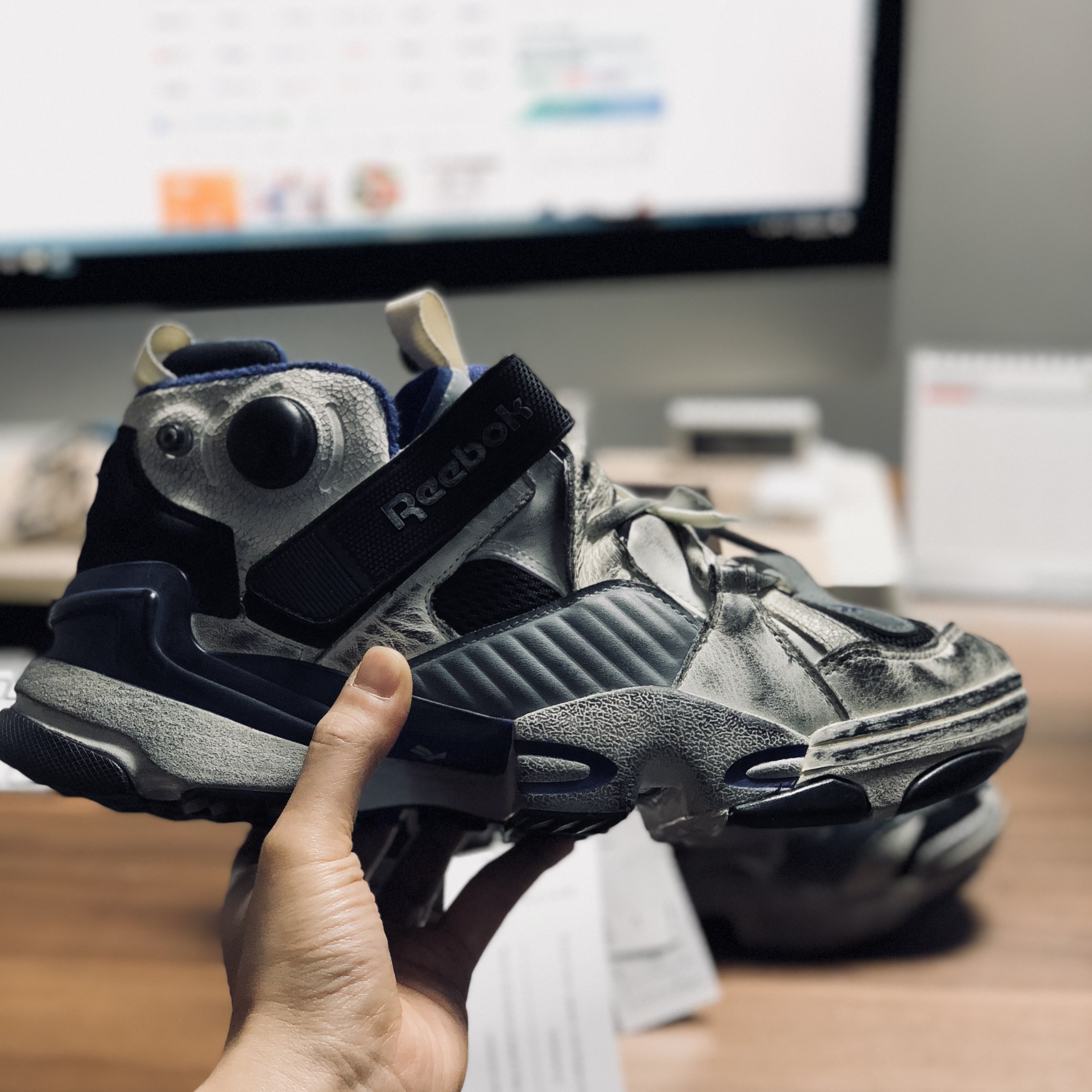 Reebok x Vetements Genetically Modified Pump Dirty Grey 착용 스타일