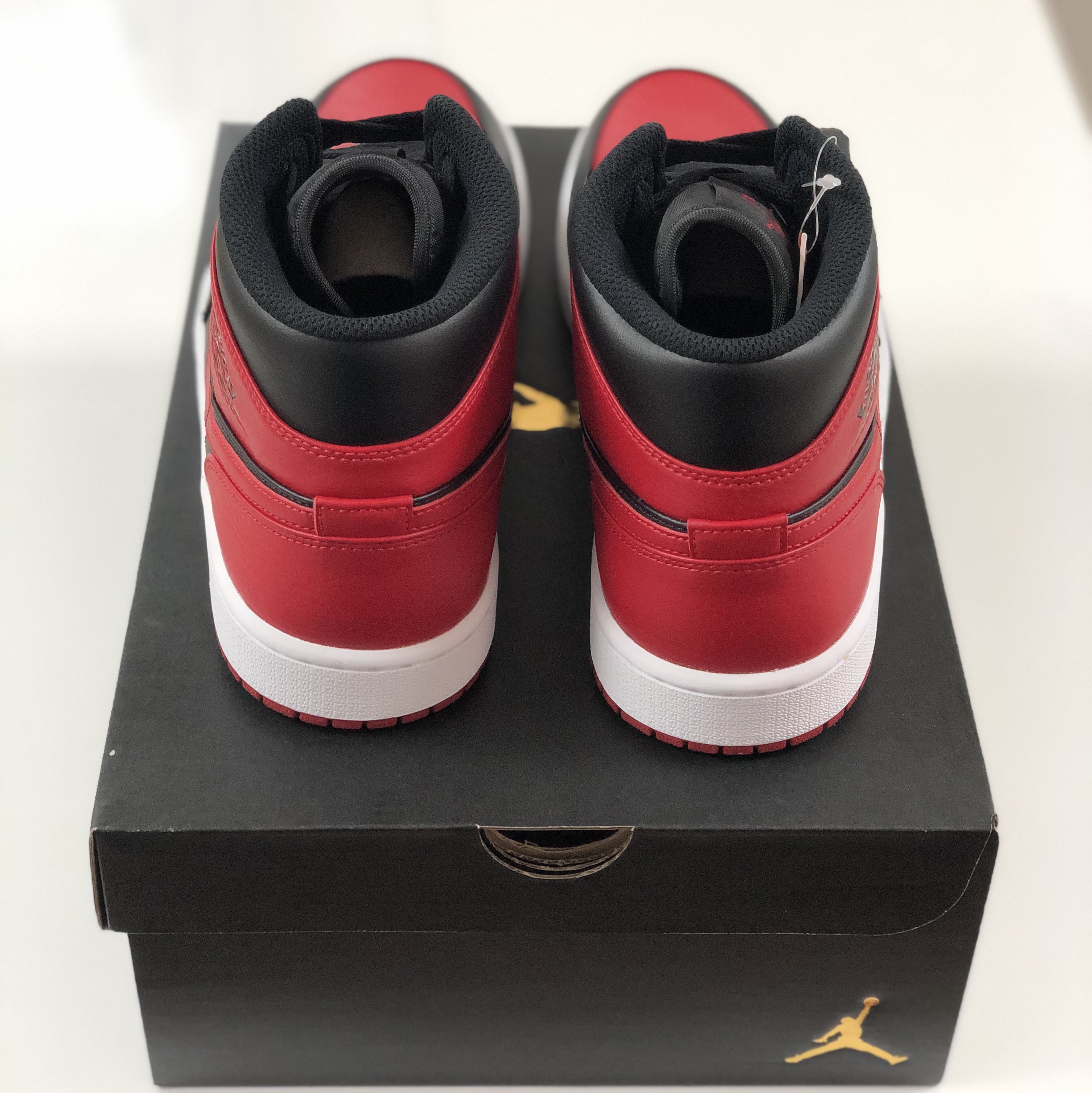 Jordan 1 Mid Bred Banned 2020 착용 스타일 - 4