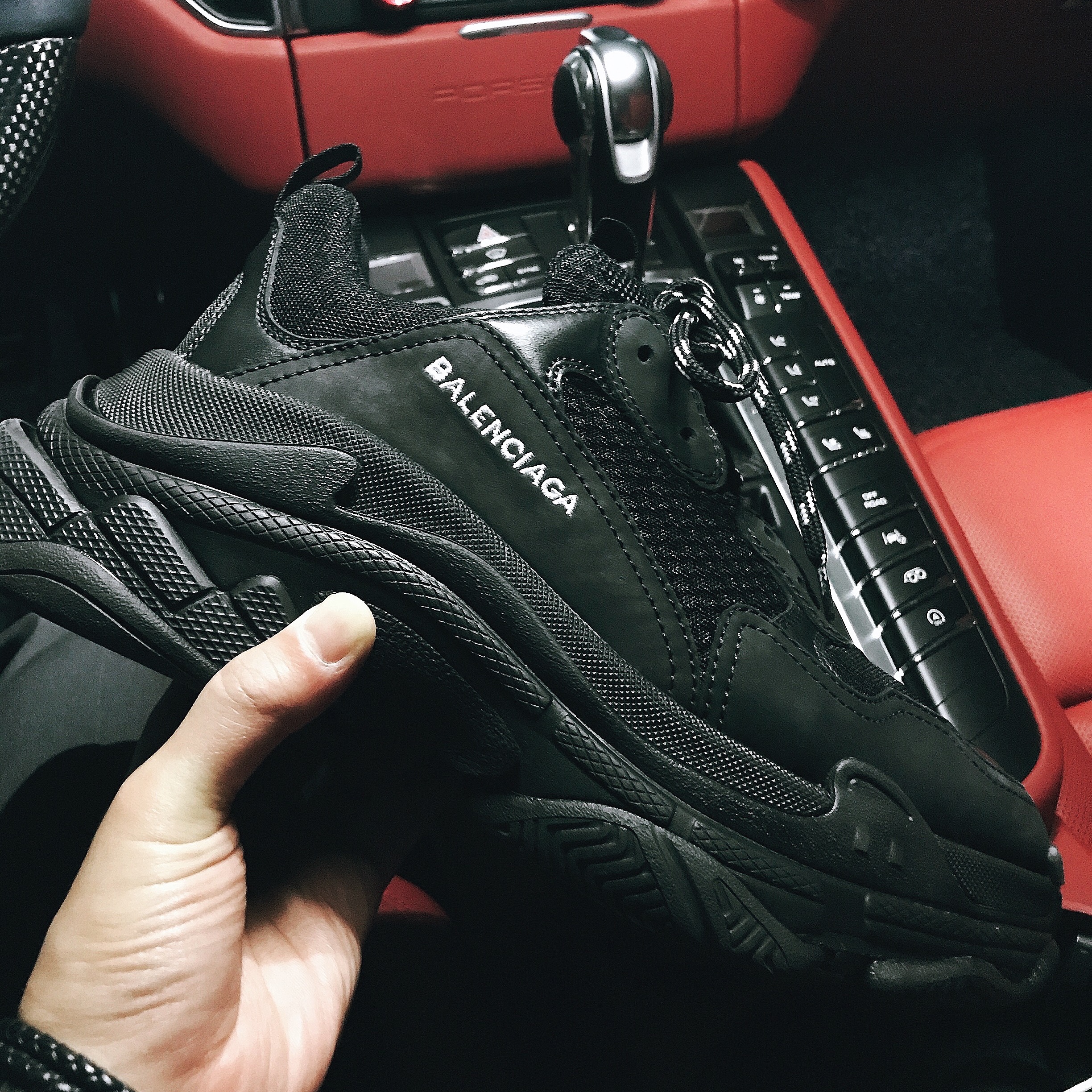 Balenciaga Triple S Trainer Triple Black 착용 스타일
