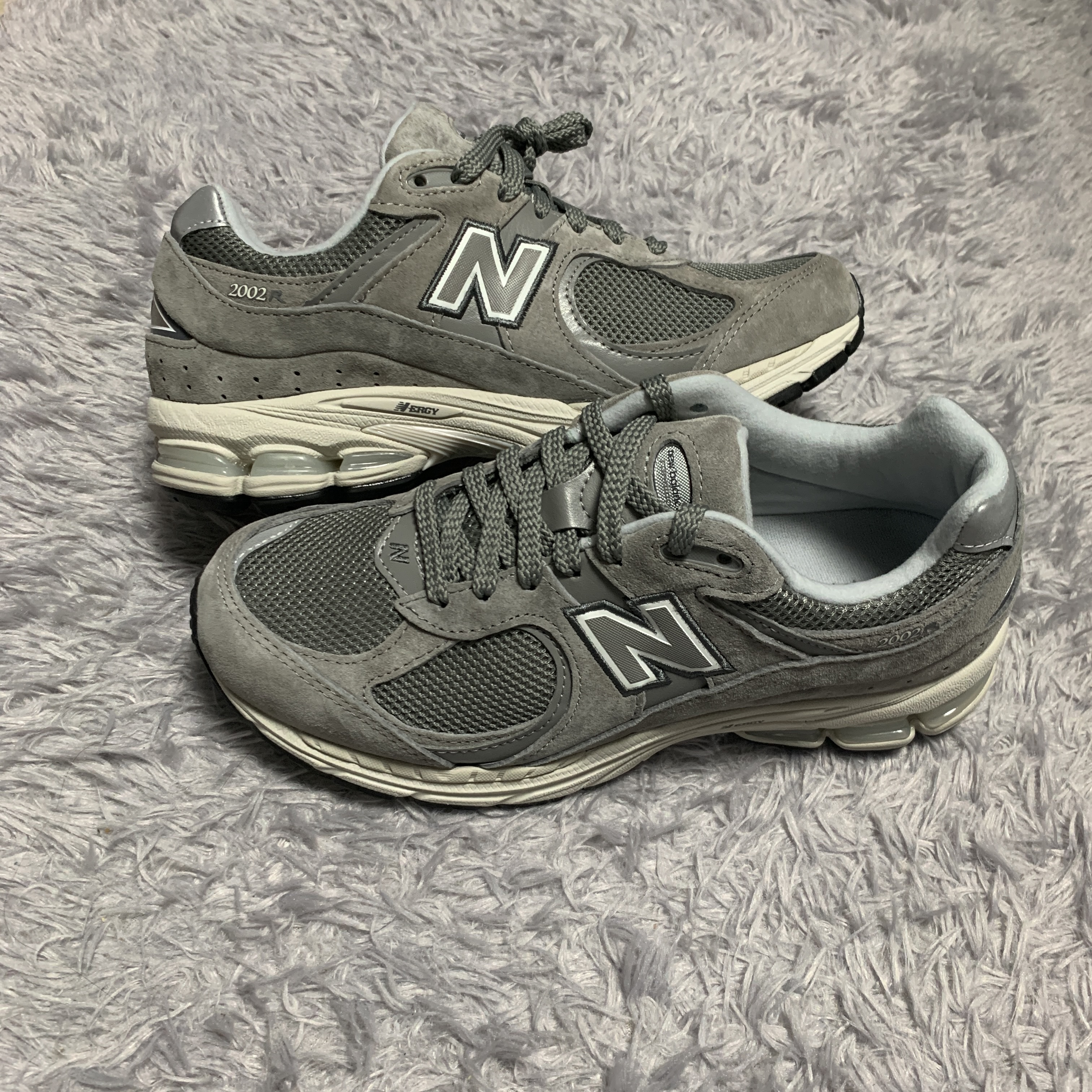 New Balance 2002R Grey 착용 스타일 - 2