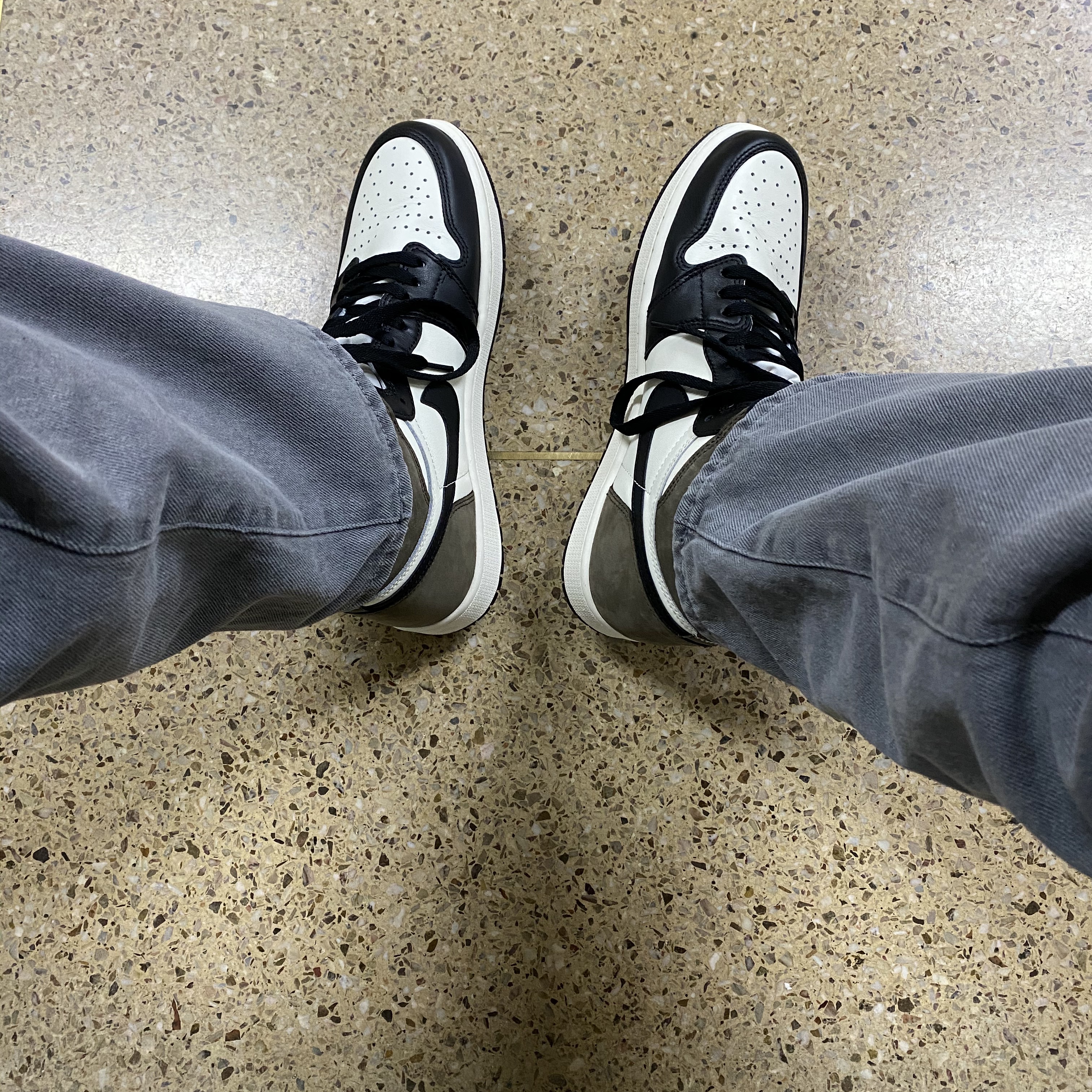 Jordan 1 Retro High OG Black Mocha 착용 스타일