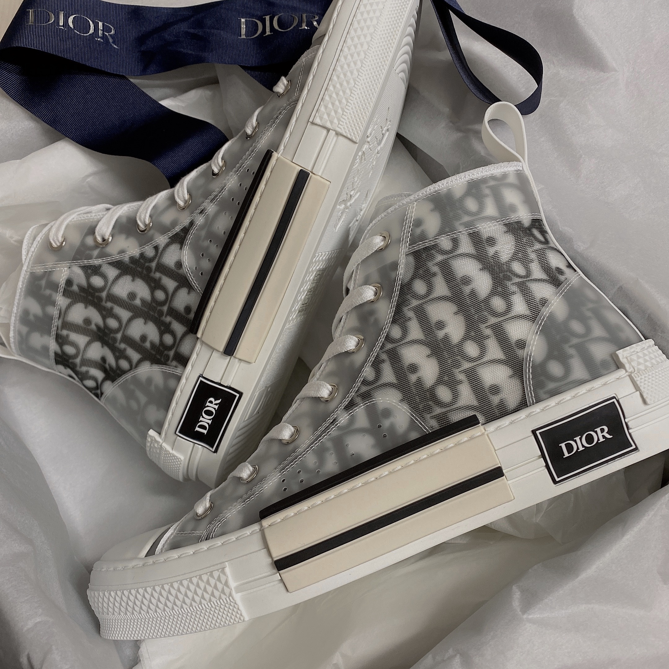 Dior B23 High Dior Oblique White & Black 착용 스타일