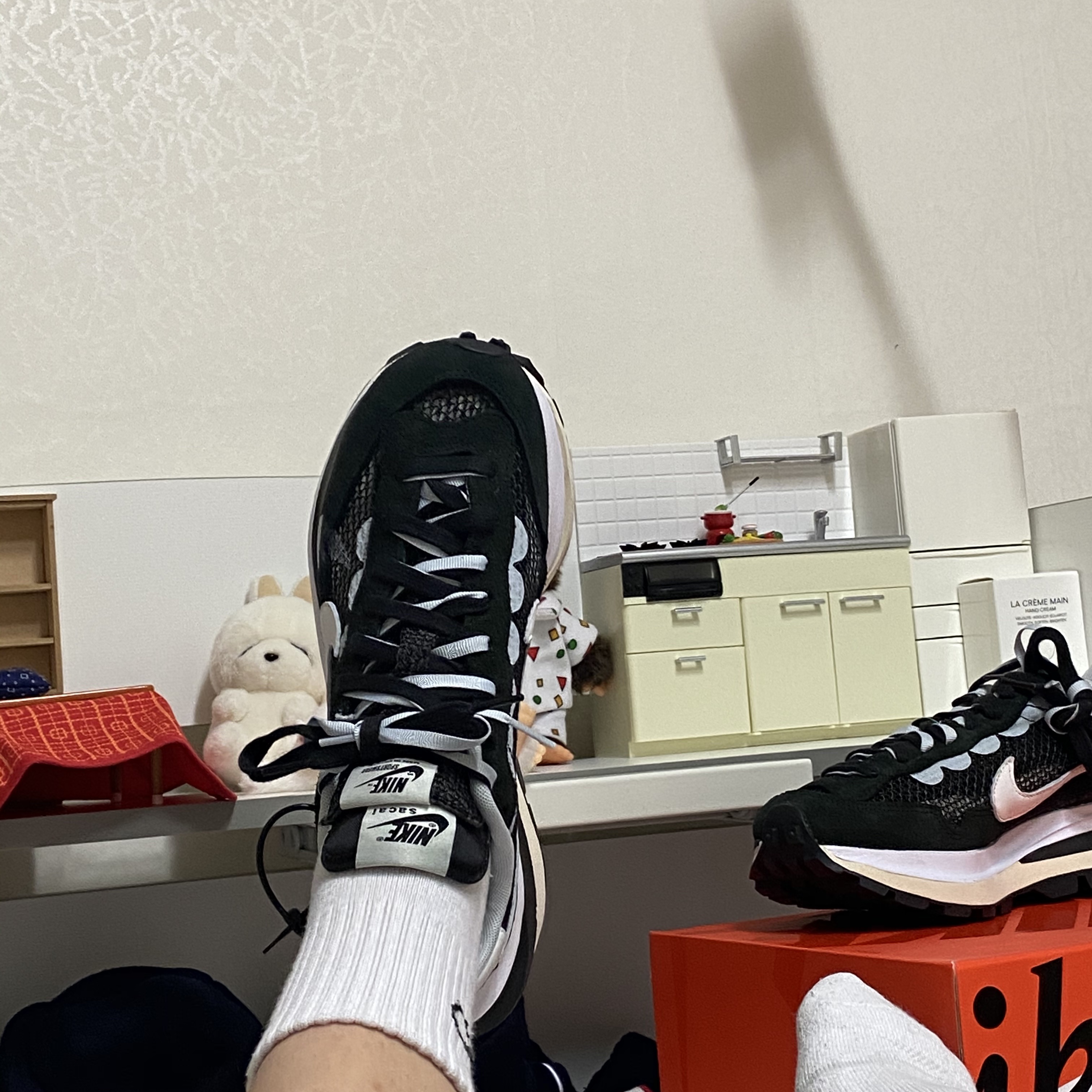 Nike x Sacai VaporWaffle Black White 착용 스타일 - 1