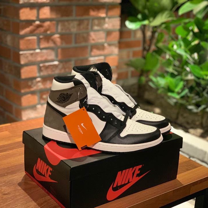 Jordan 1 Retro High OG Black Mocha 착용 스타일