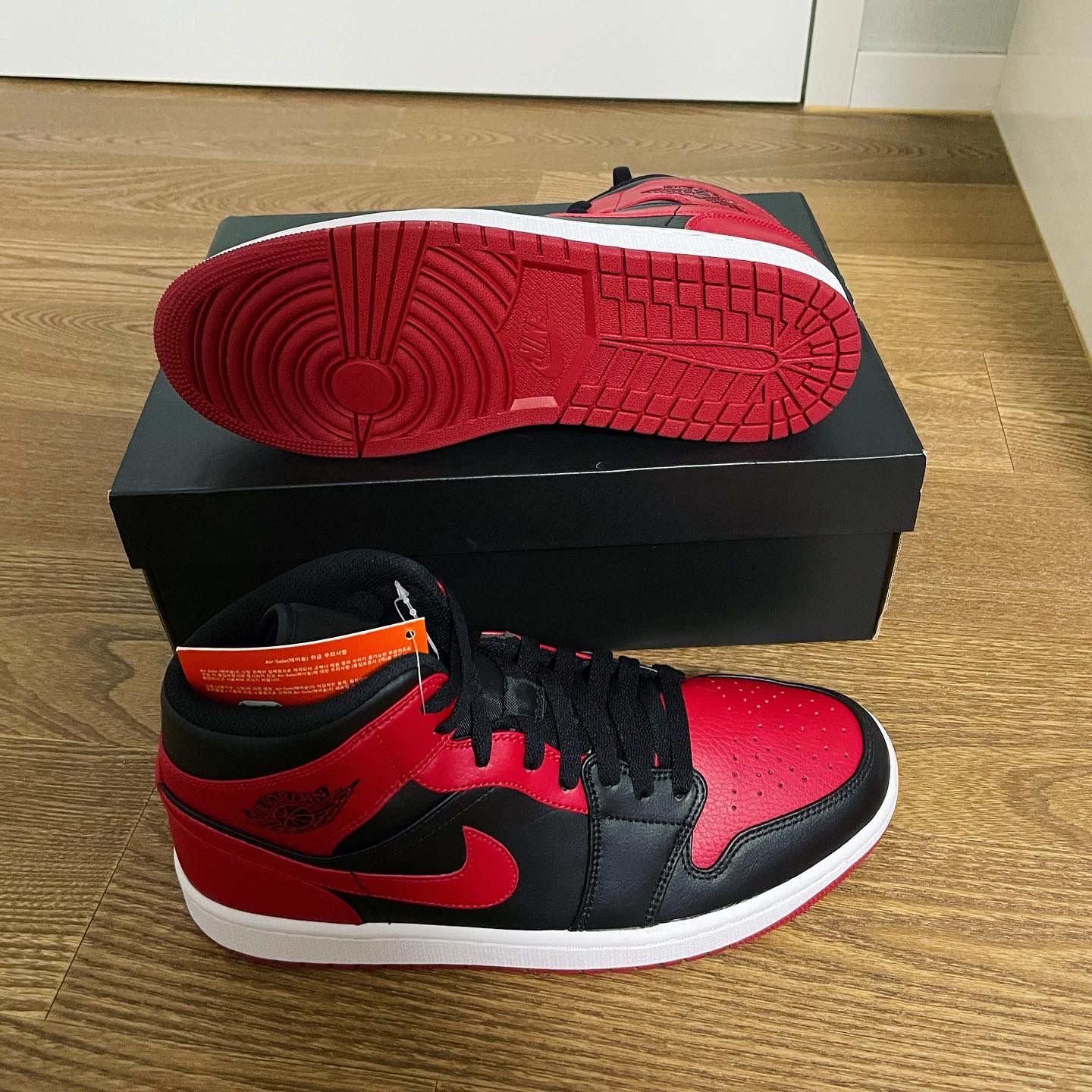 Jordan 1 Mid Bred Banned 2020 착용 스타일 - 3