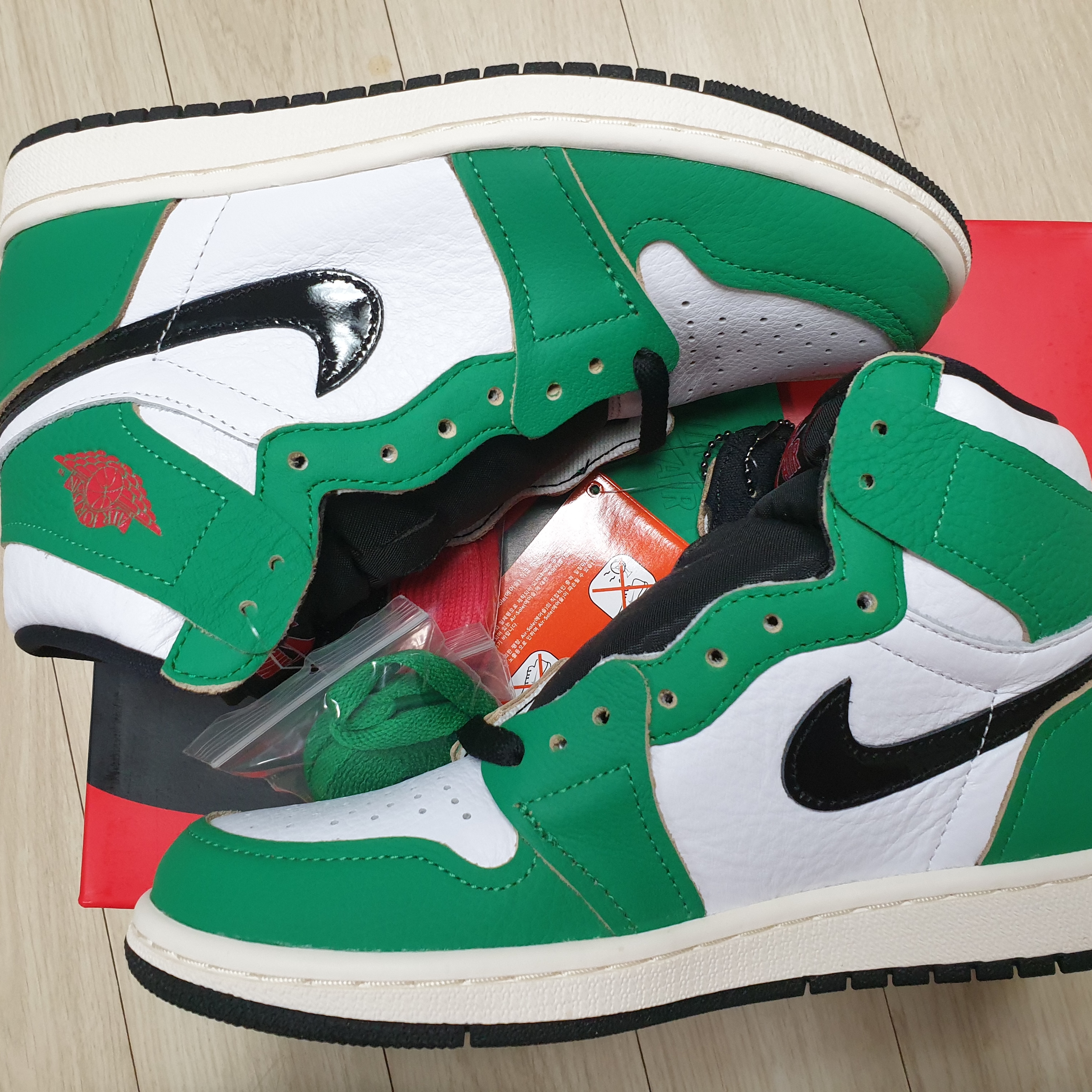 (W) Jordan 1 Retro High OG Lucky Green 착용 스타일 - 2