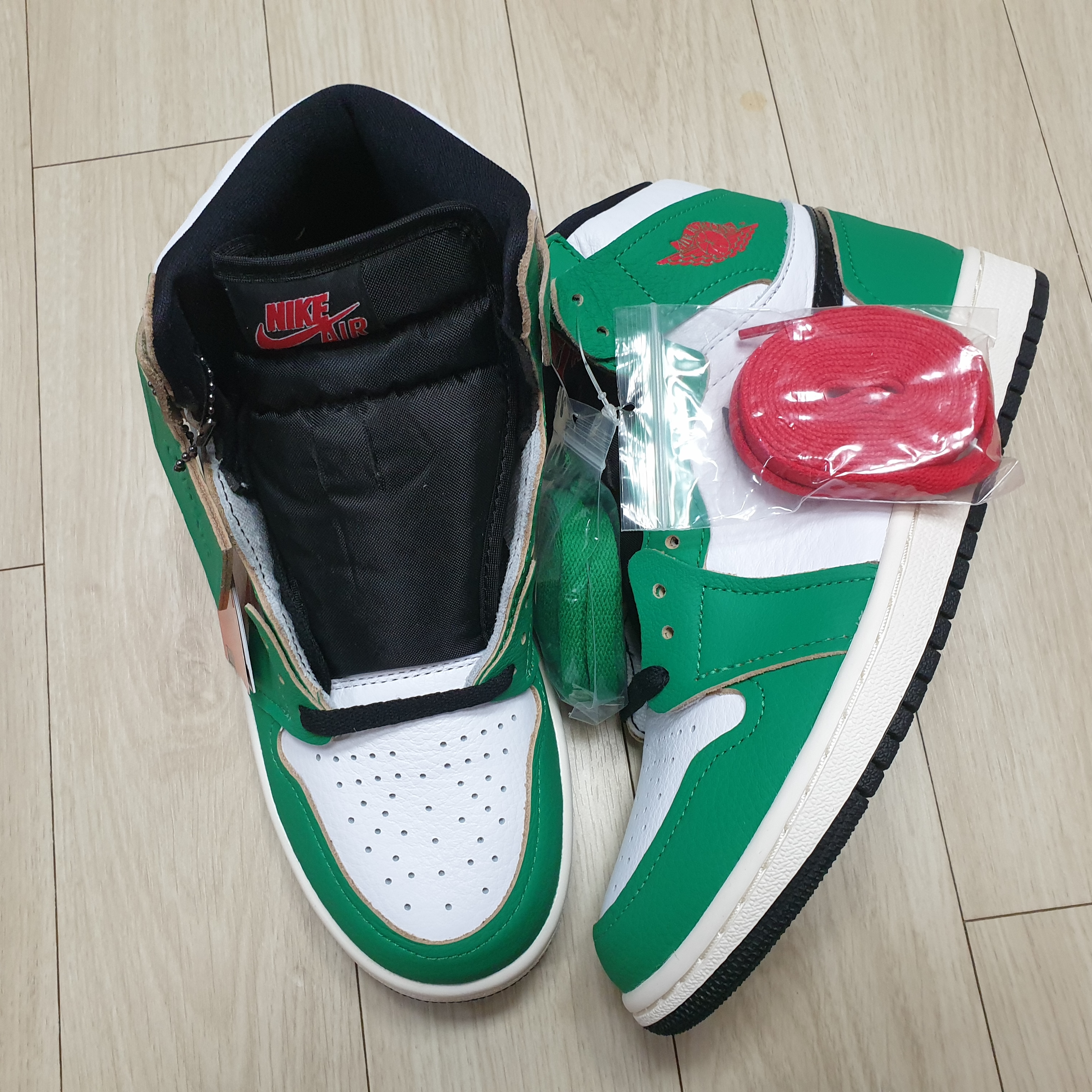 (W) Jordan 1 Retro High OG Lucky Green 착용 스타일 - 1