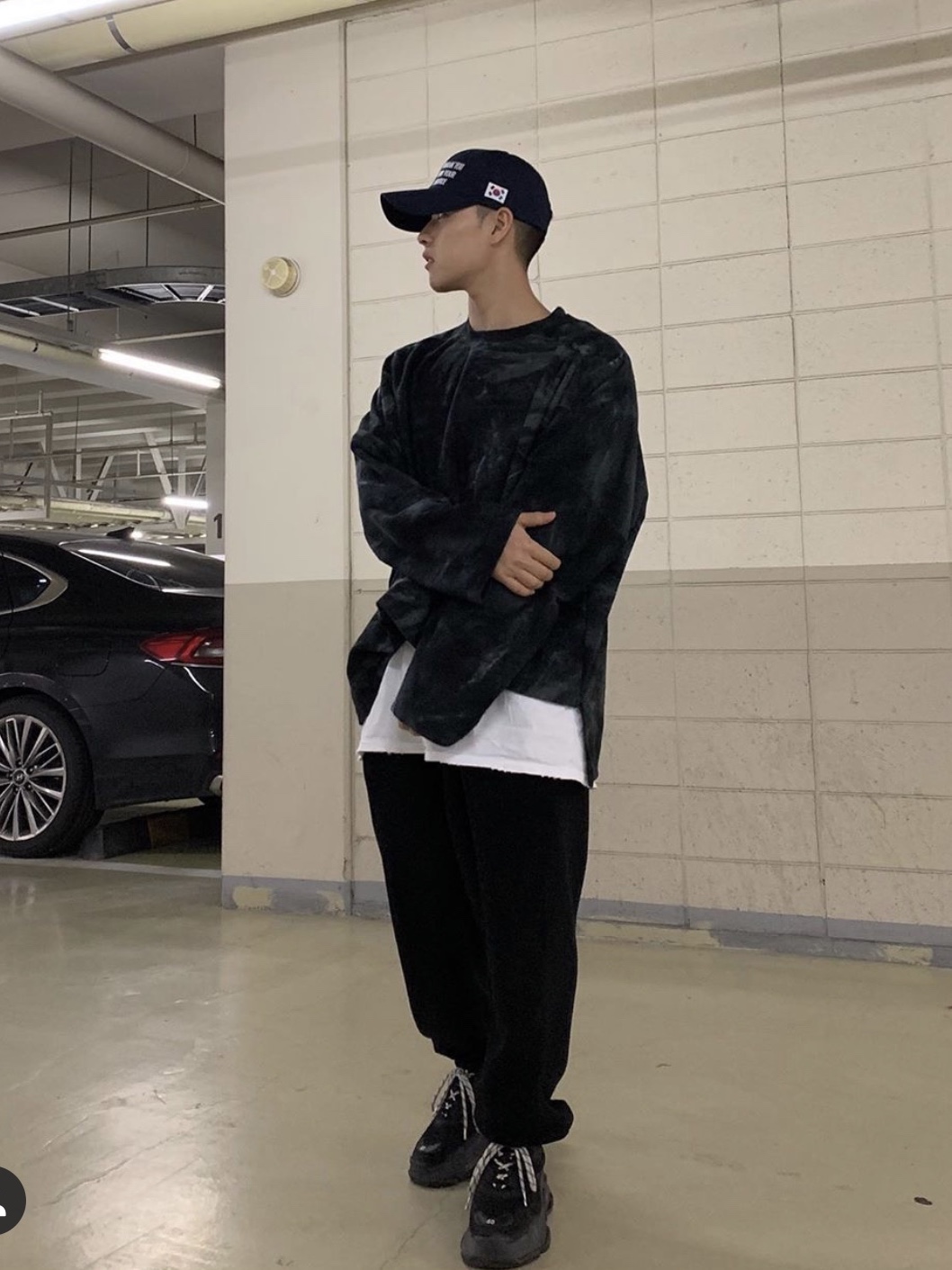 Balenciaga Triple S Triple Black 2018 Reissue (Pre-Distressed) 착용 스타일 - 2