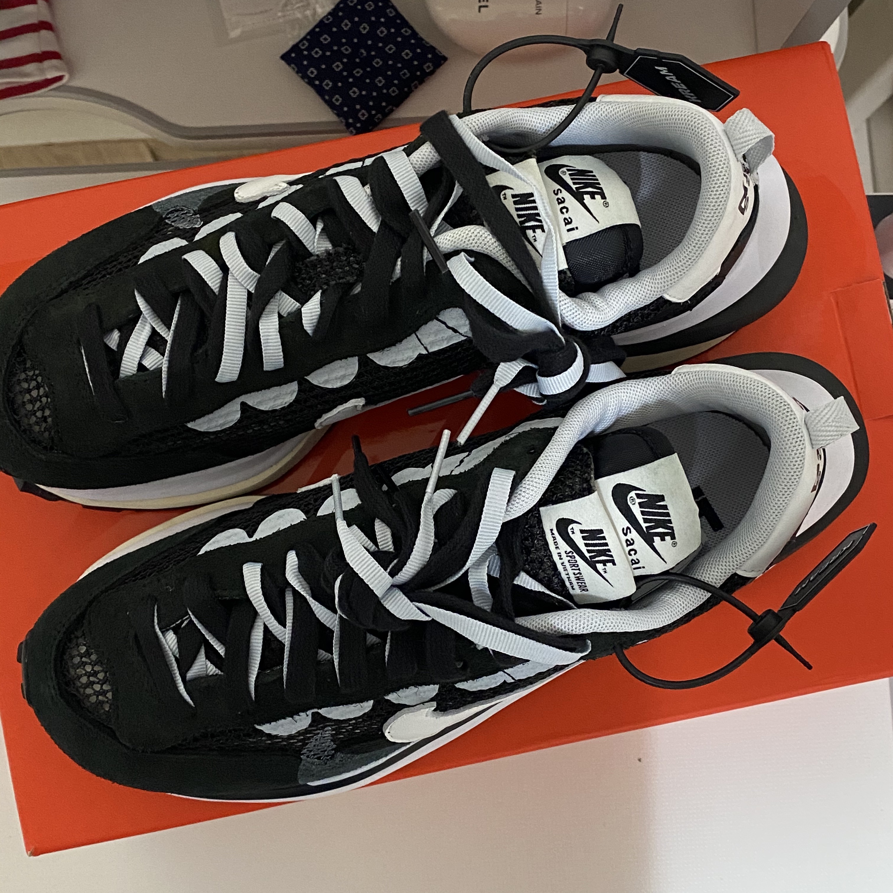 Nike x Sacai VaporWaffle Black White 착용 스타일 - 3