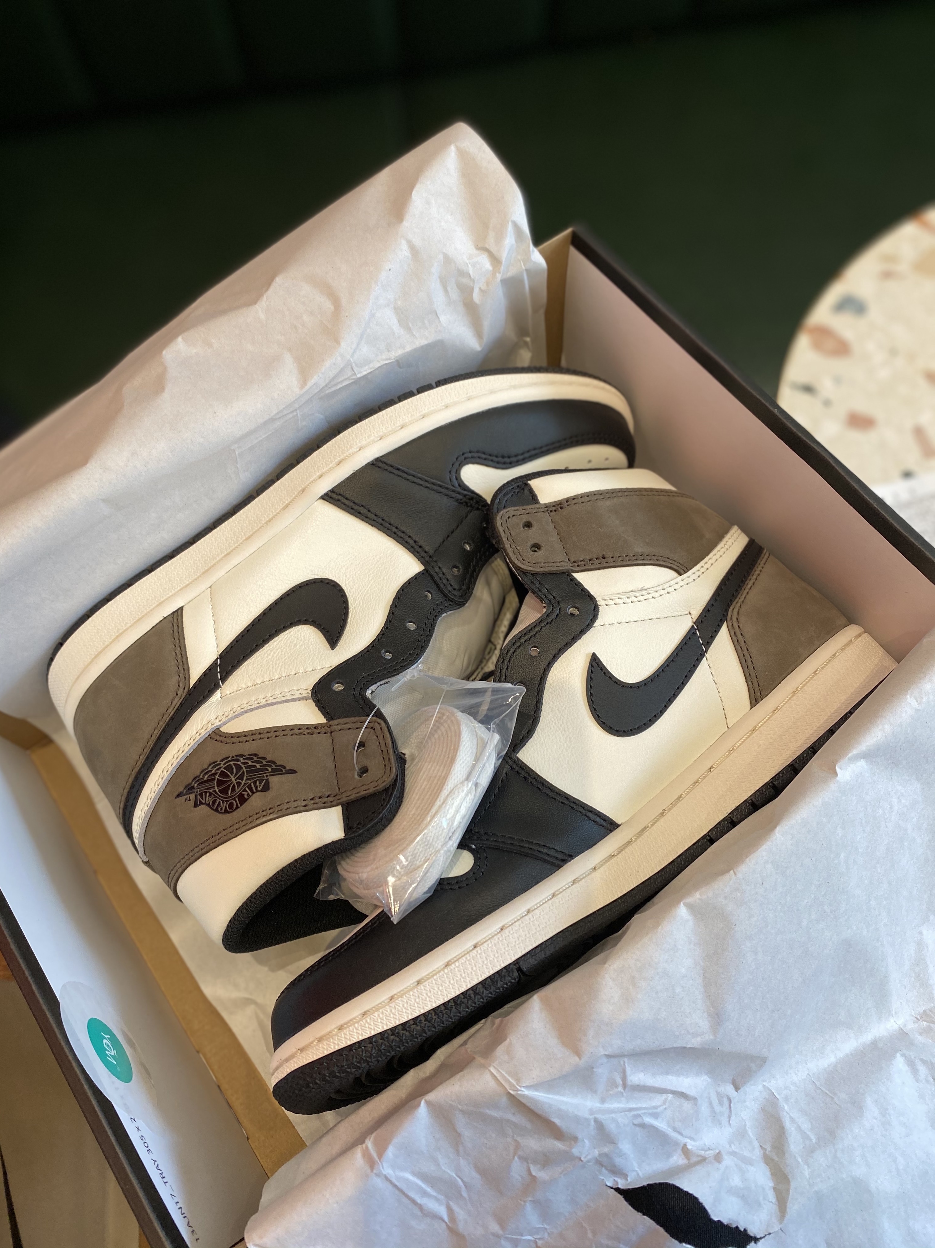Nike x Peaceminusone Air Force 1 Low Para-Noise 2.0, Jordan 1 Retro High OG Black Mocha 착용 스타일 - 2
