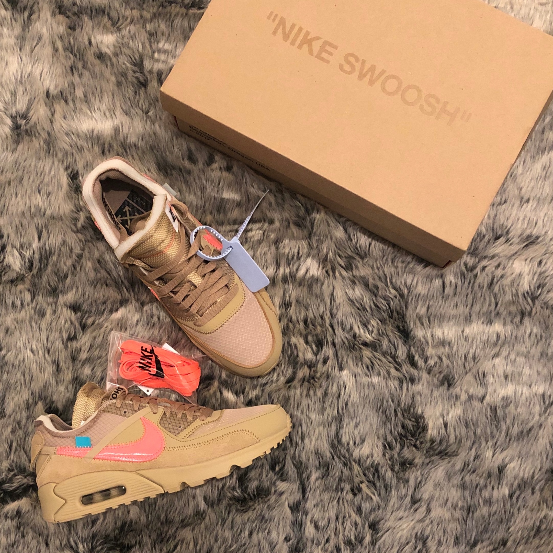 Nike x Off-White Air Max 90 V2 Desert Ore 착용 스타일