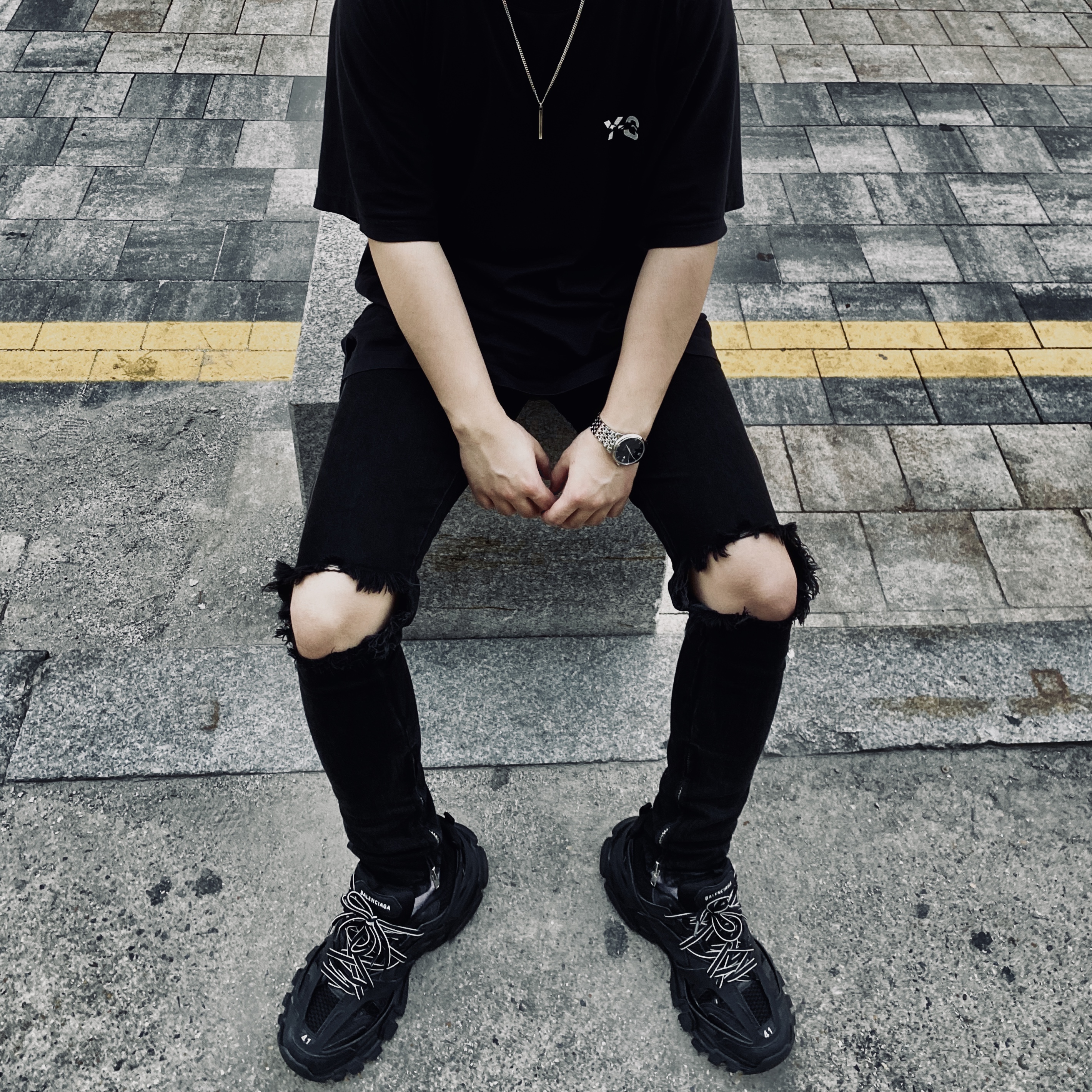 Balenciaga Track Sneakers Triple Black 착용 스타일