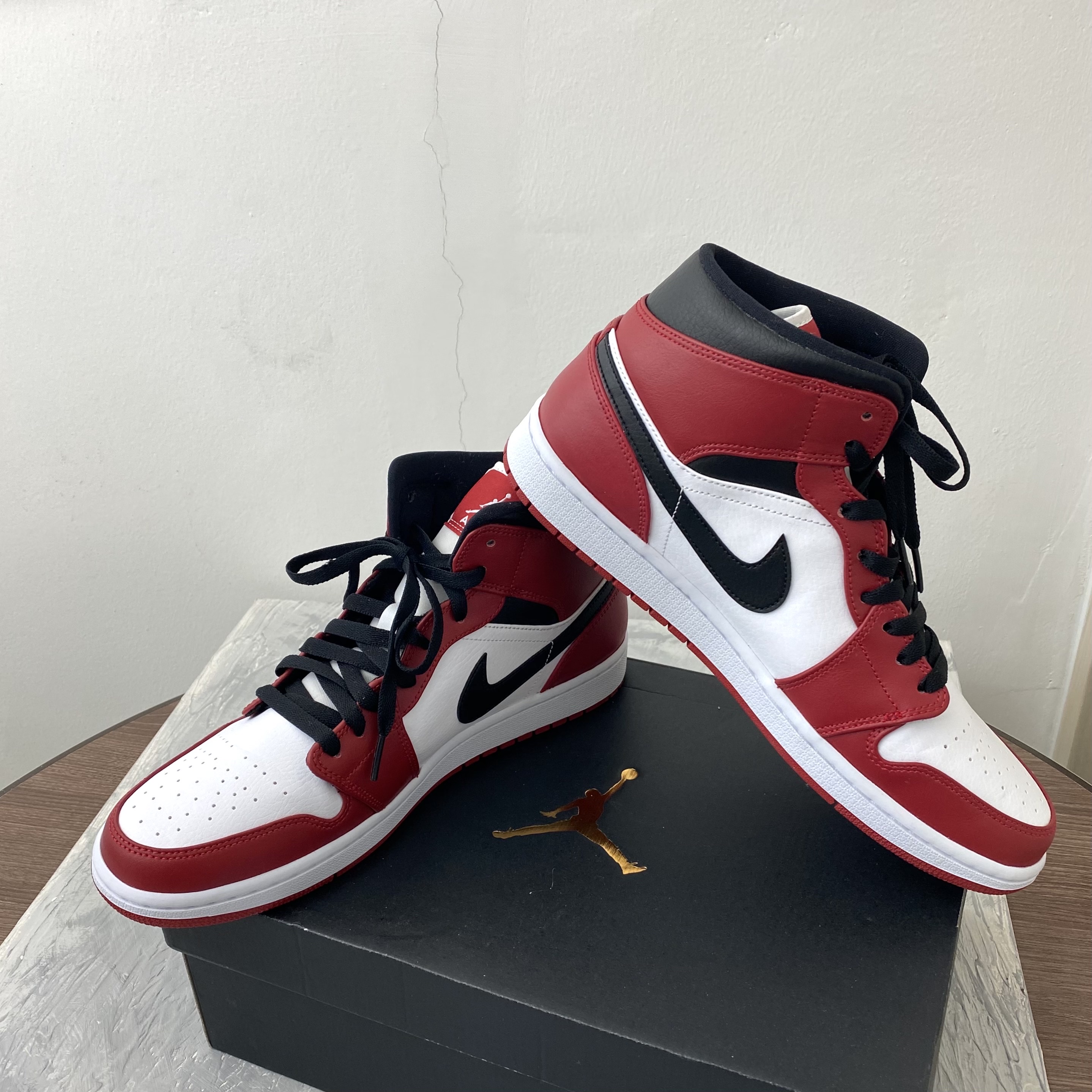 Jordan 1 Mid Chicago 2020 착용 스타일 - 4
