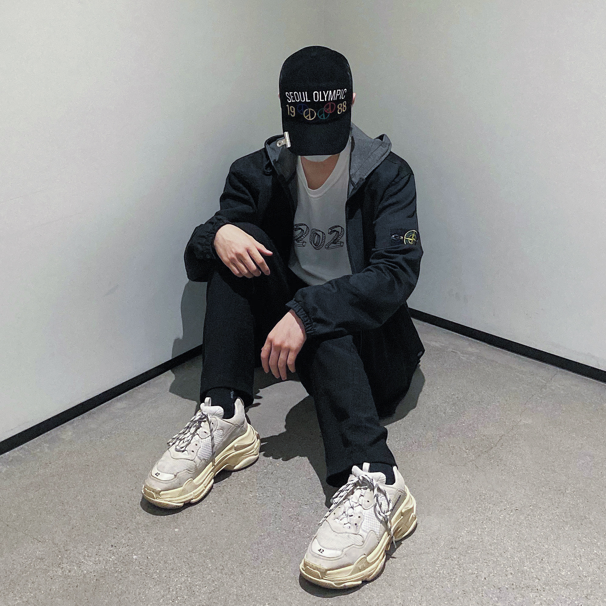 Balenciaga Triple S White 2018 착용 스타일