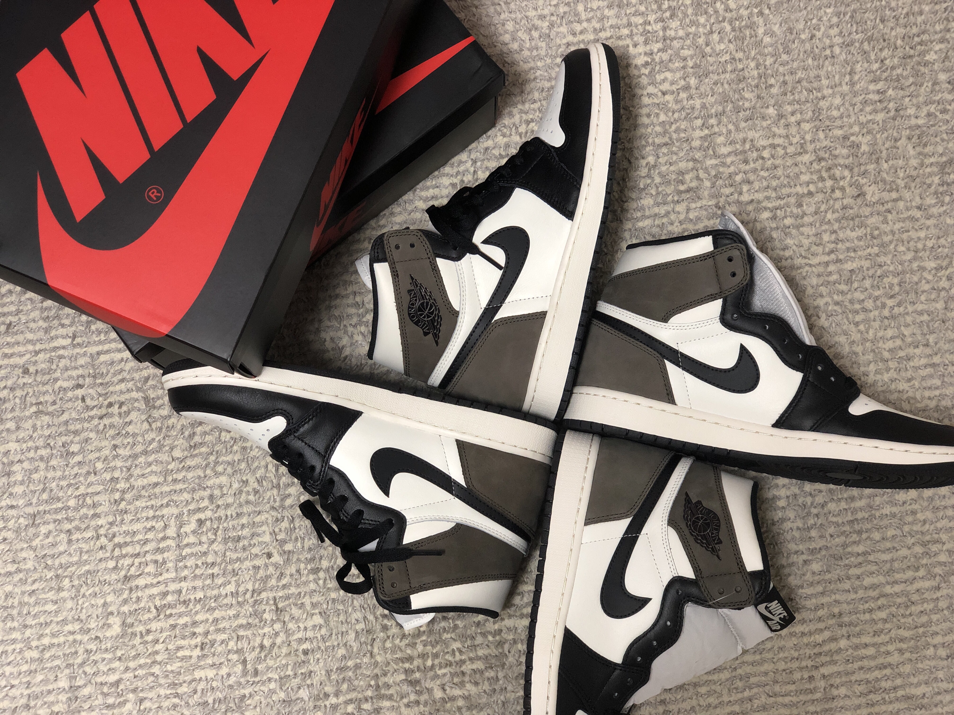 Jordan 1 Retro High OG Black Mocha 착용 스타일