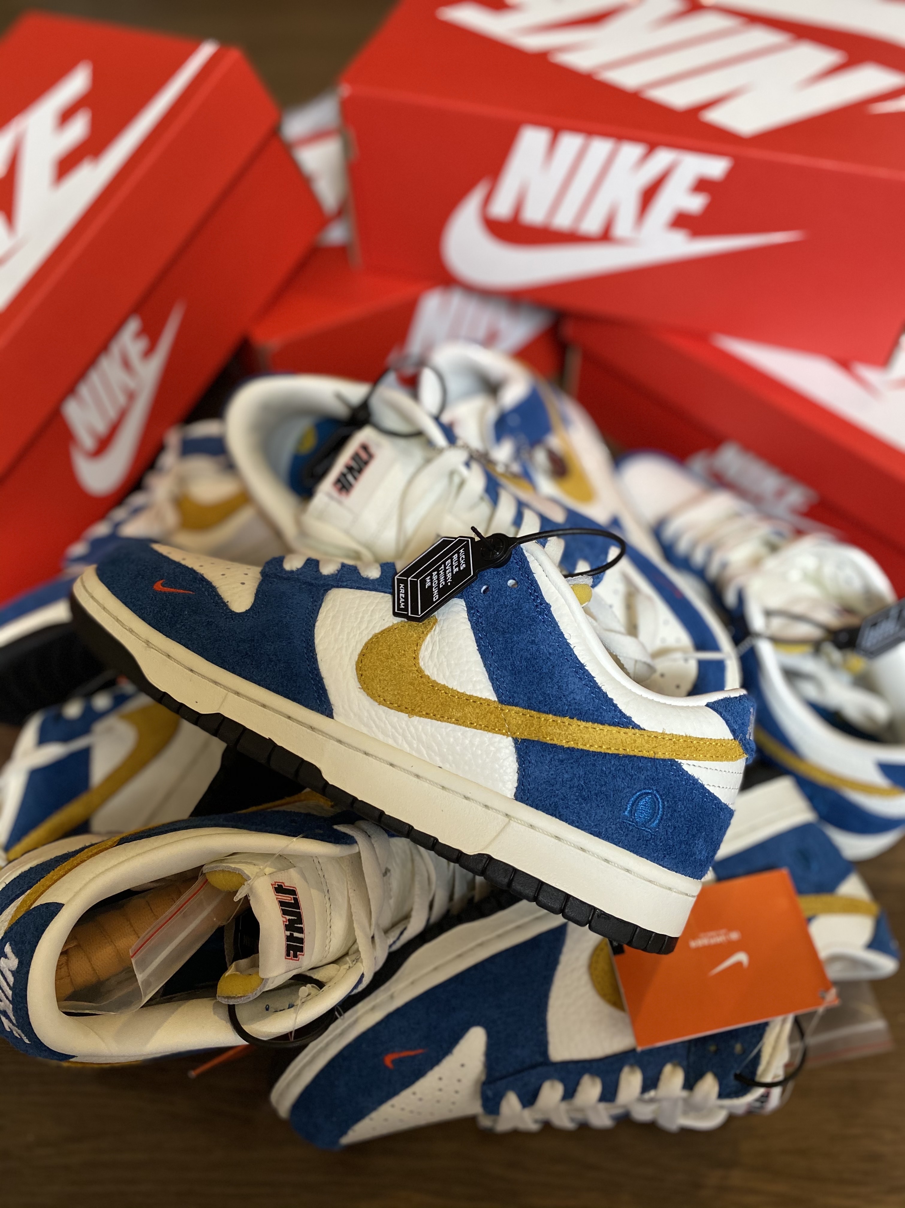 Nike x Peaceminusone Air Force 1 Low Para-Noise 2.0, Jordan 1 Retro High OG Black Mocha 착용 스타일 - 4