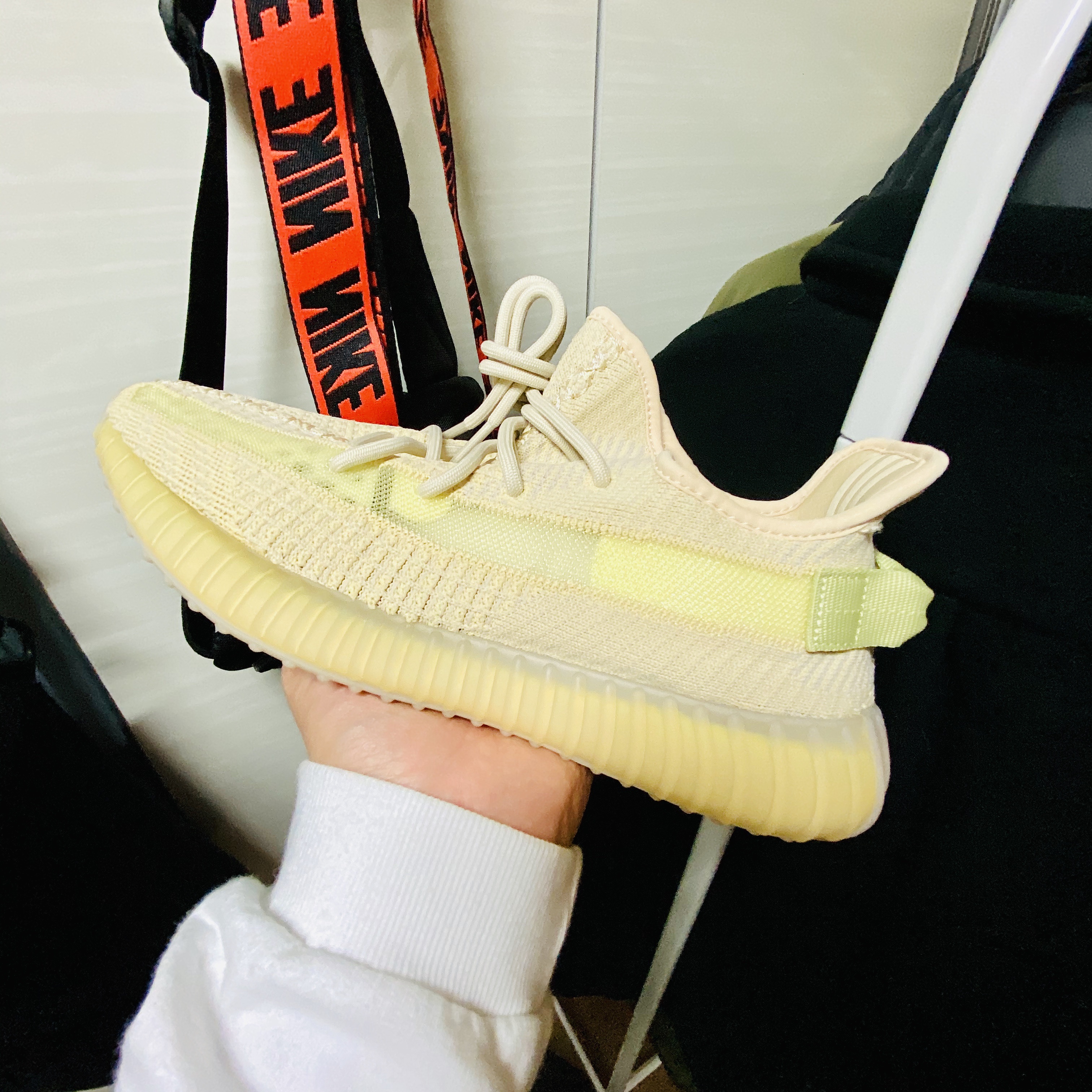 Adidas Yeezy Boost 350 V2 Flax 2020, Adidas Yeezy Boost 350 V2 Earth 착용 스타일 - 1