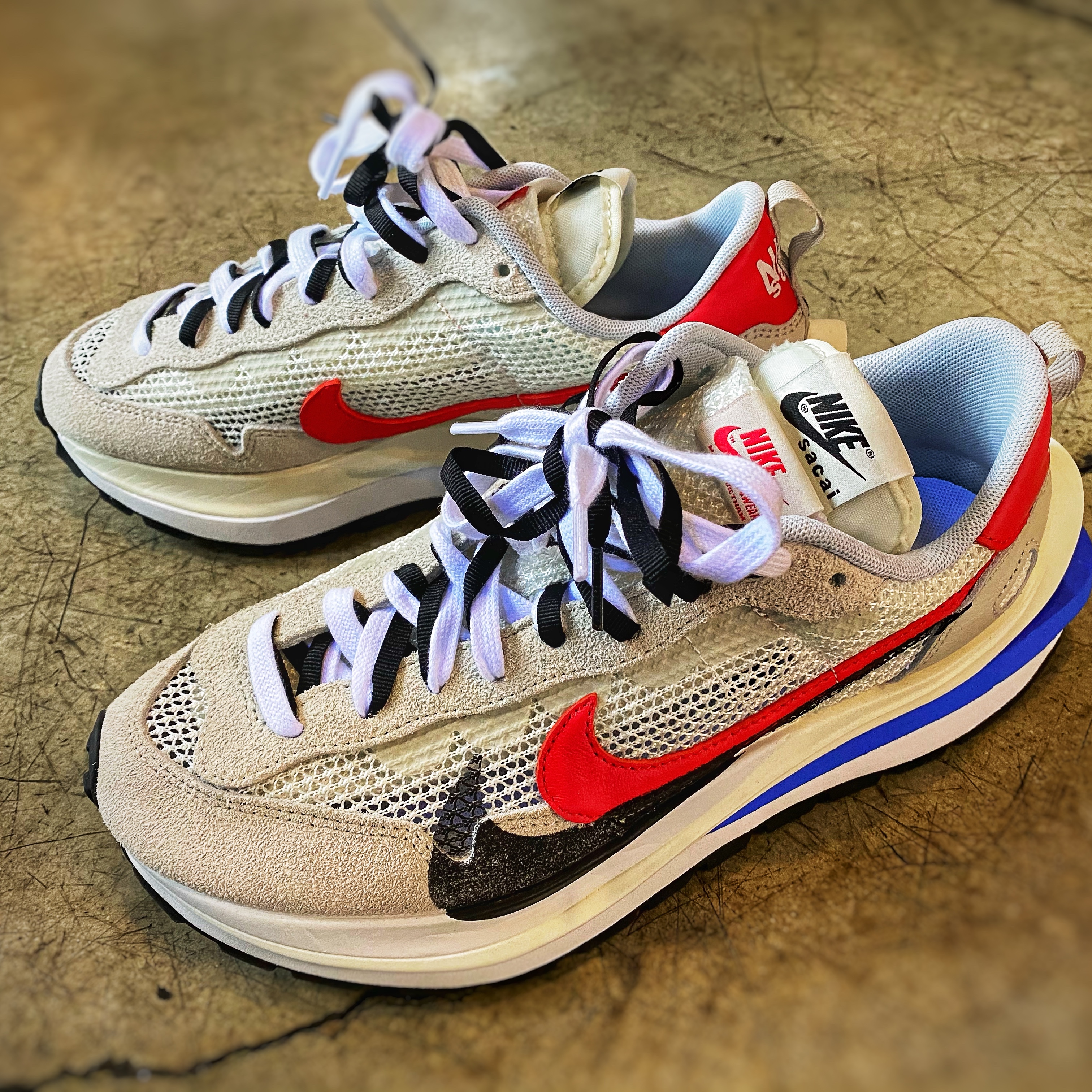 Nike x Sacai VaporWaffle Royal Fuchsia 착용 스타일 - 3