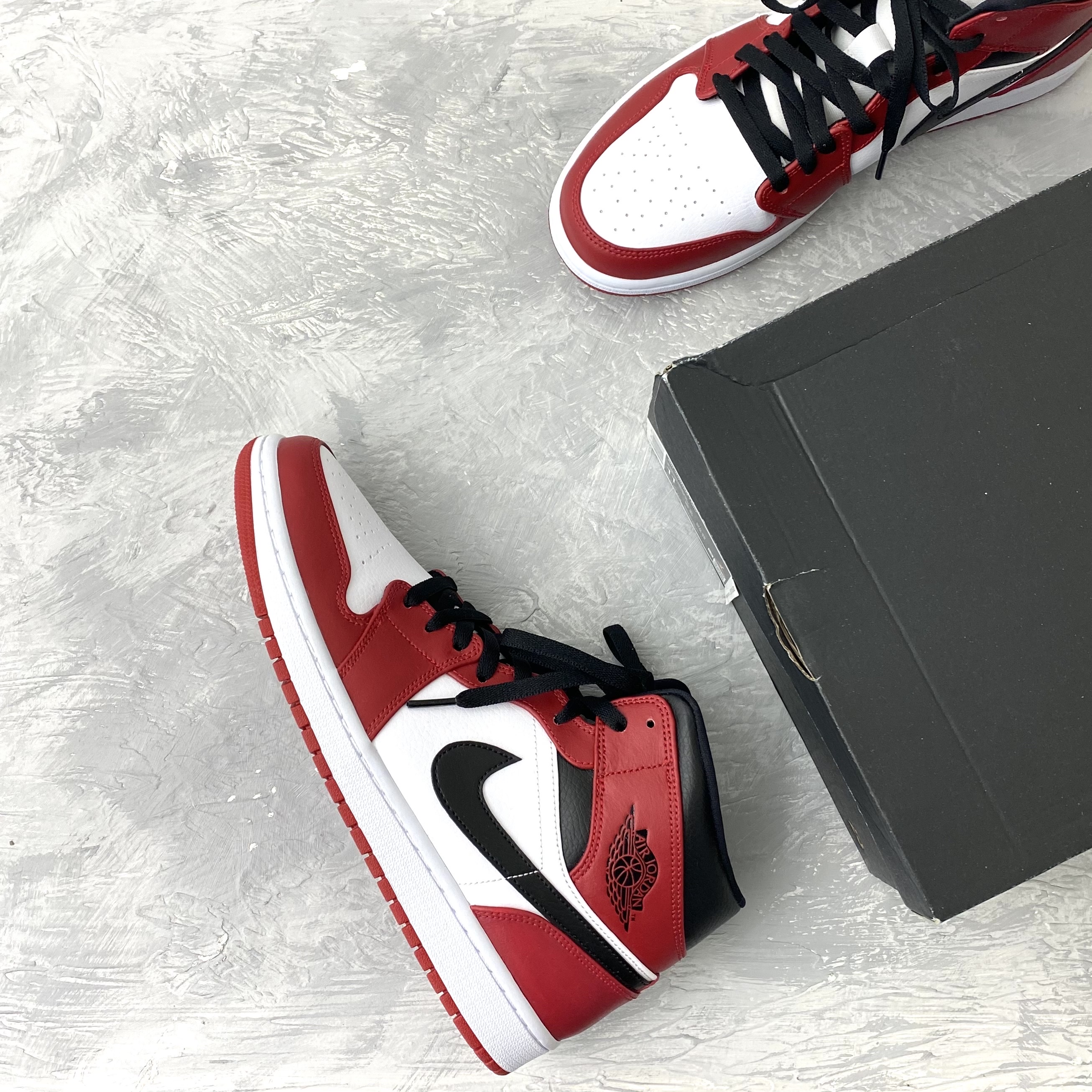Jordan 1 Mid Chicago 2020 착용 스타일 - 1
