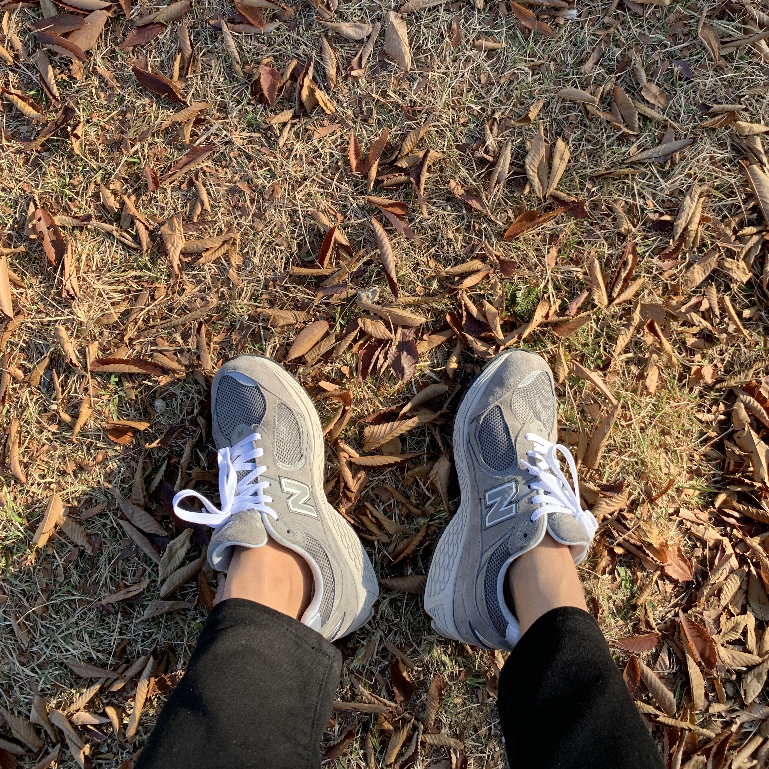 New Balance 2002R Grey 착용 스타일