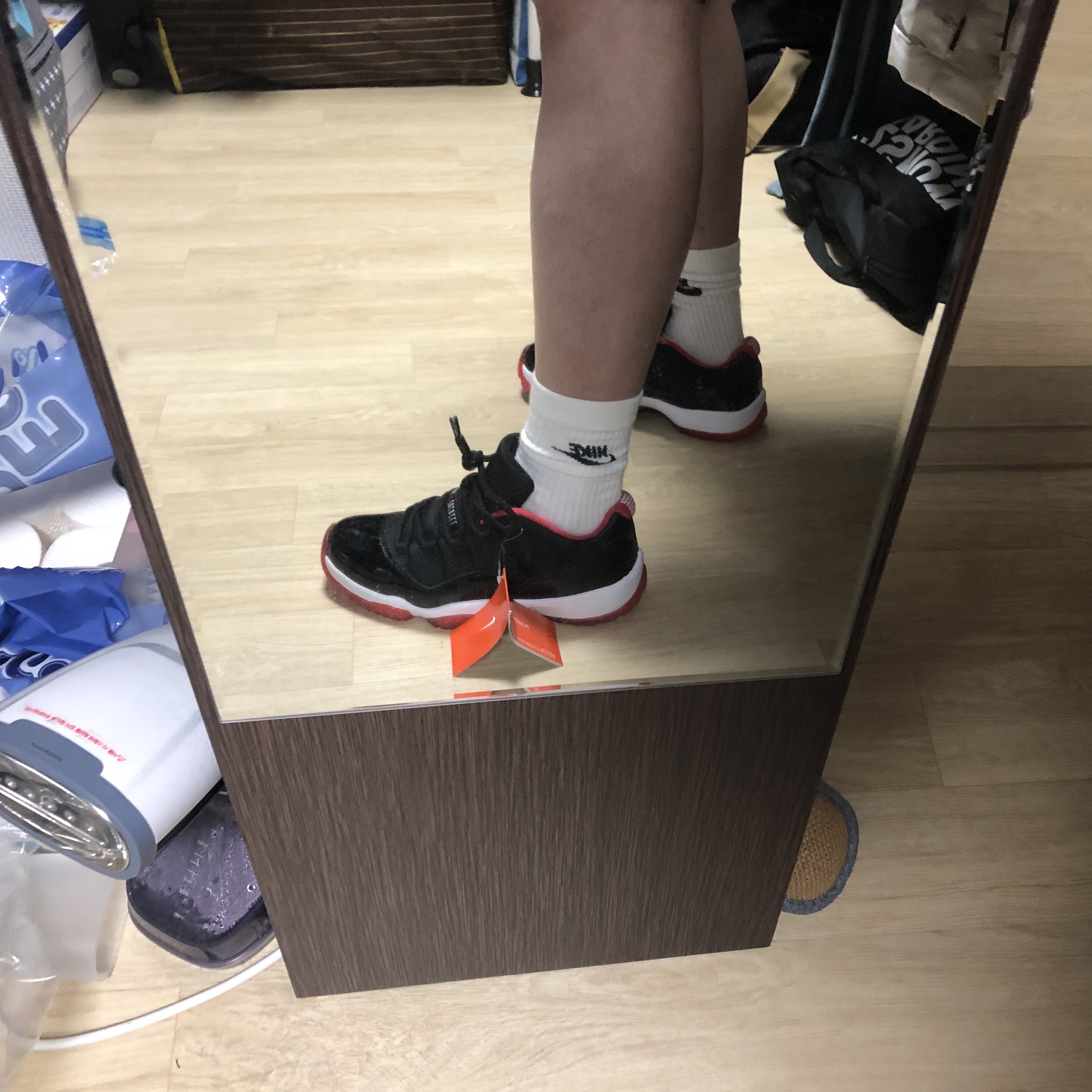 Jordan 11 Retro Low Bred 착용 스타일 - 4