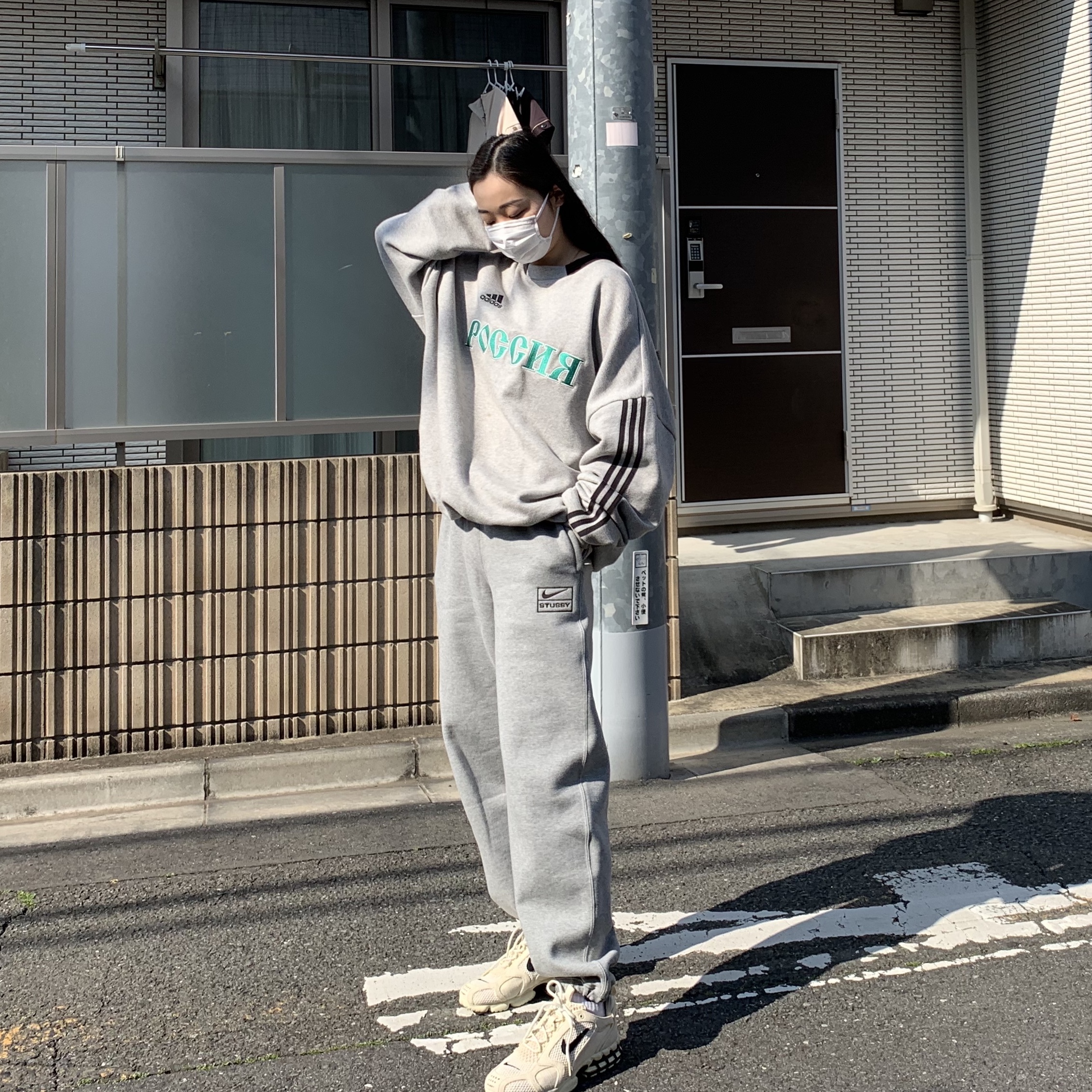 Nike x Stussy Air Zoom Spiridon Cage 2 Fossil, Nike x Stussy NRG BR Fleece Pants Grey 착용 스타일