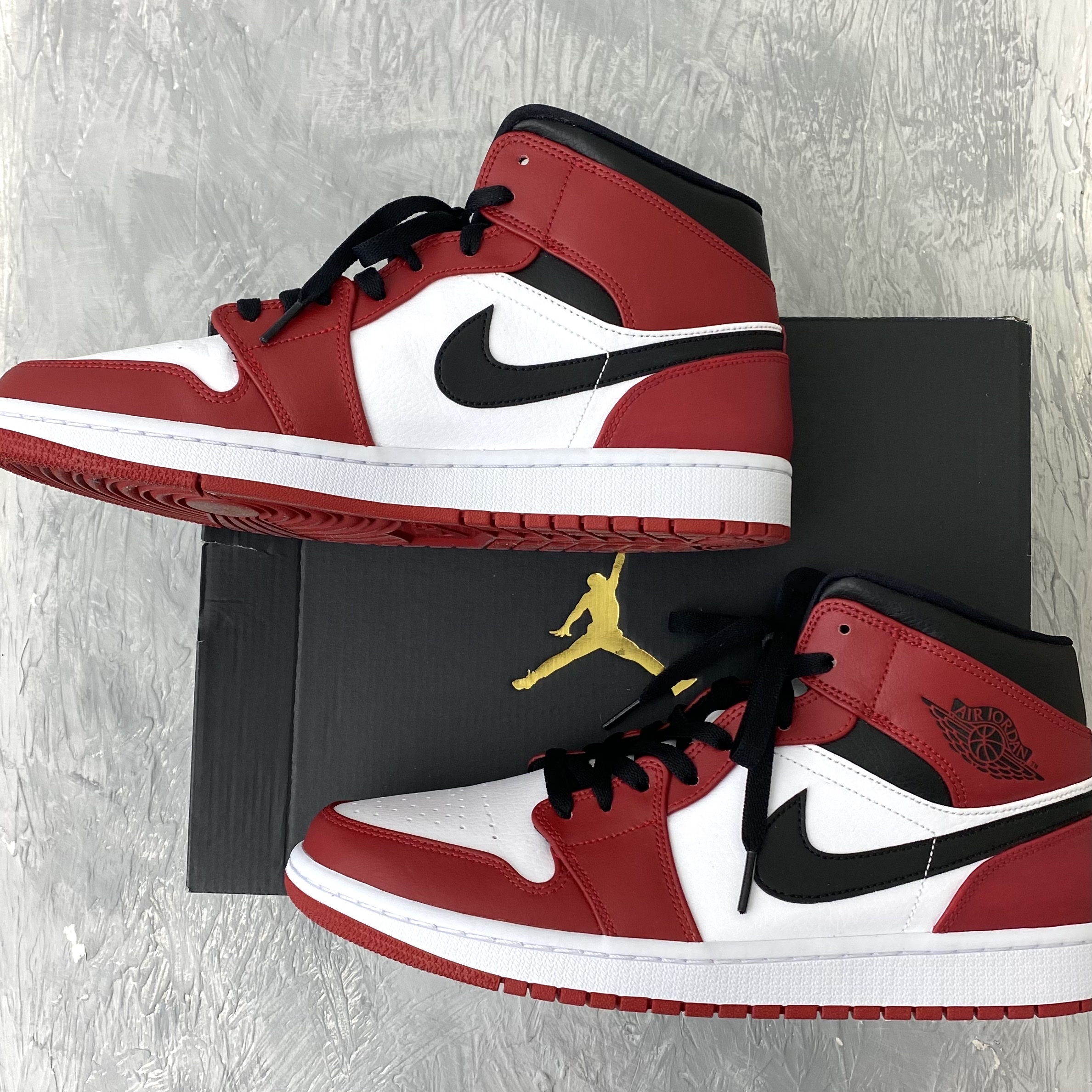Jordan 1 Mid Chicago 2020 착용 스타일 - 2