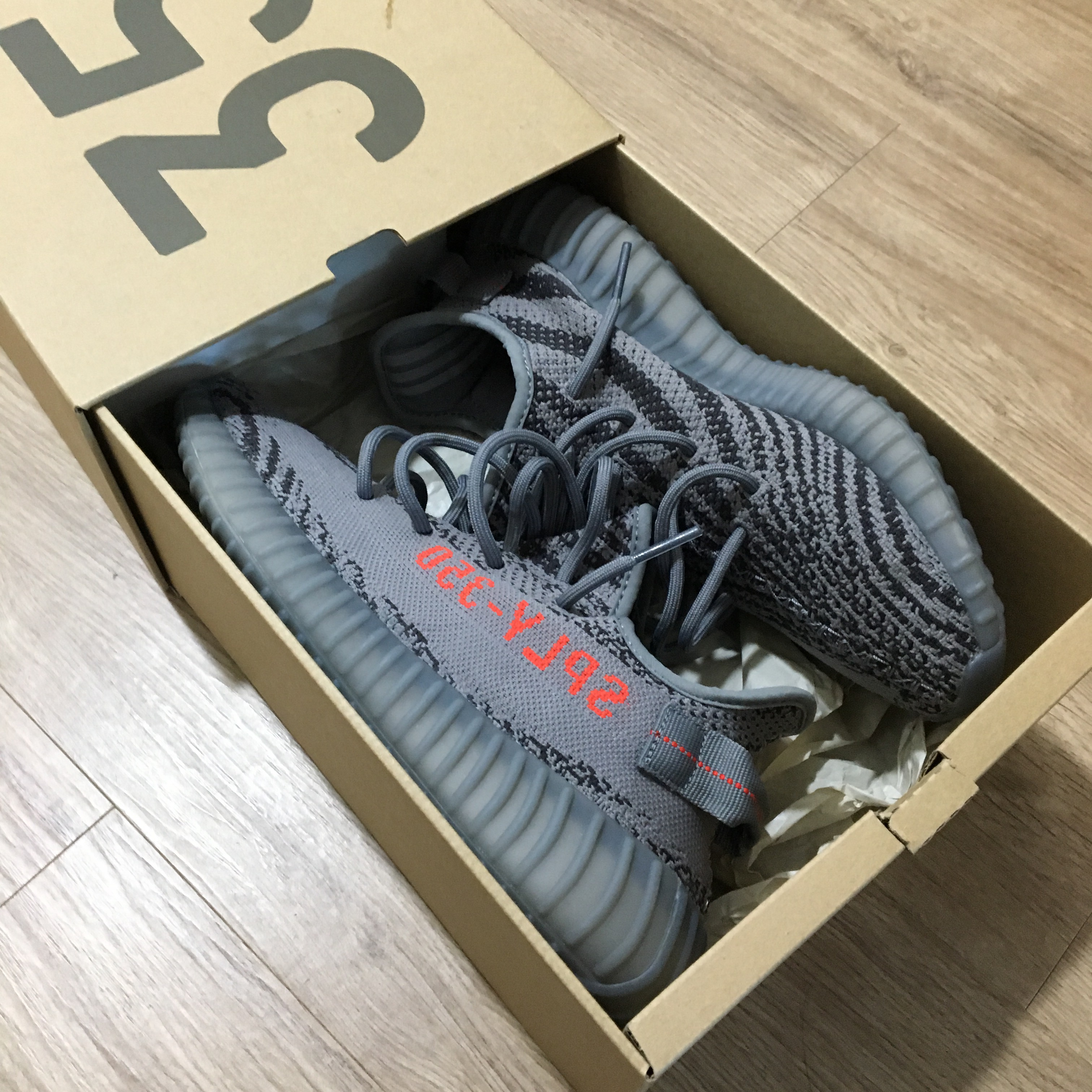 Adidas Yeezy Boost 350 V2 Beluga 2.0 착용 스타일