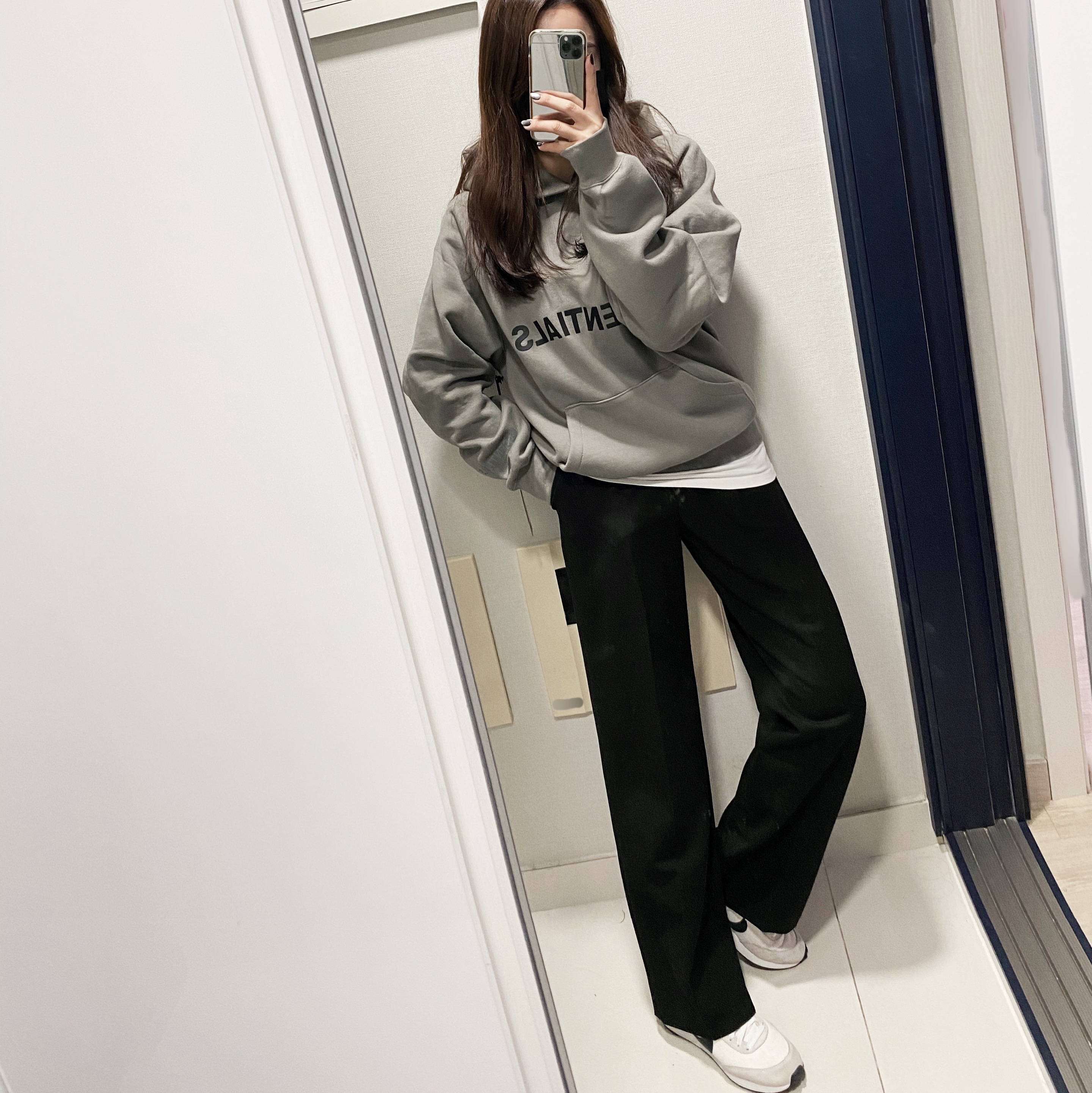 Nike Air Tailwind 79 White Phantom Black, Essentials 3D Silicon Applique Pullover Hoodie Gray Flannel/Charcoal - 20SS 착용 스타일 - 1