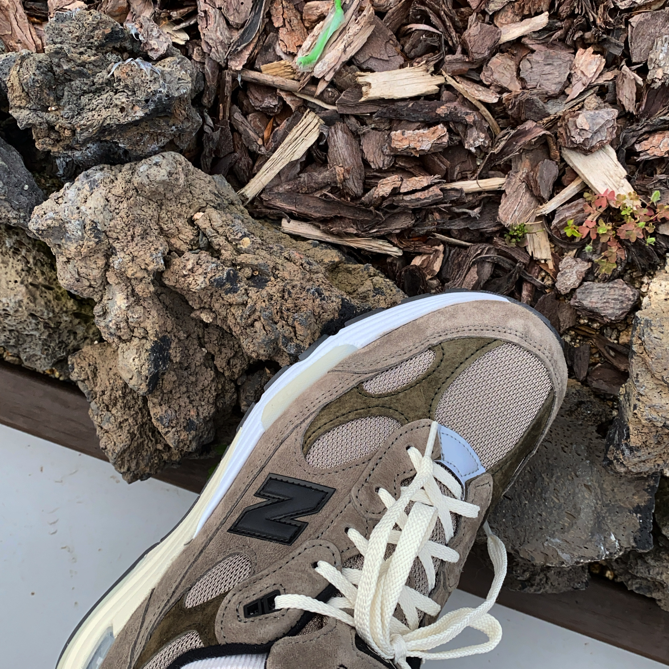 New Balance x JJJJound 992 Made in USA Grey 착용 스타일