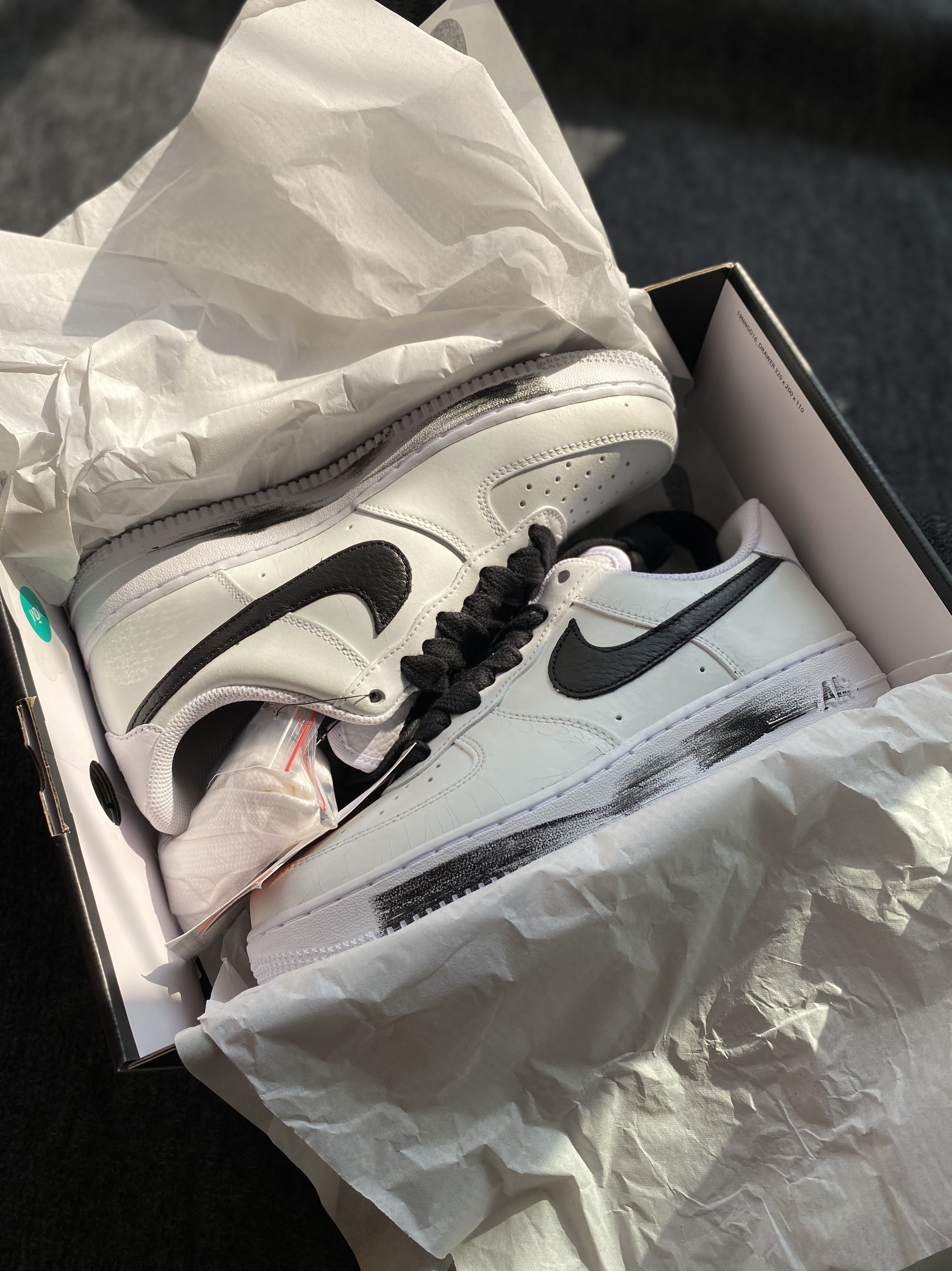 Nike x Peaceminusone Air Force 1 Low Para-Noise 2.0, Jordan 1 Retro High OG Black Mocha 착용 스타일 - 1