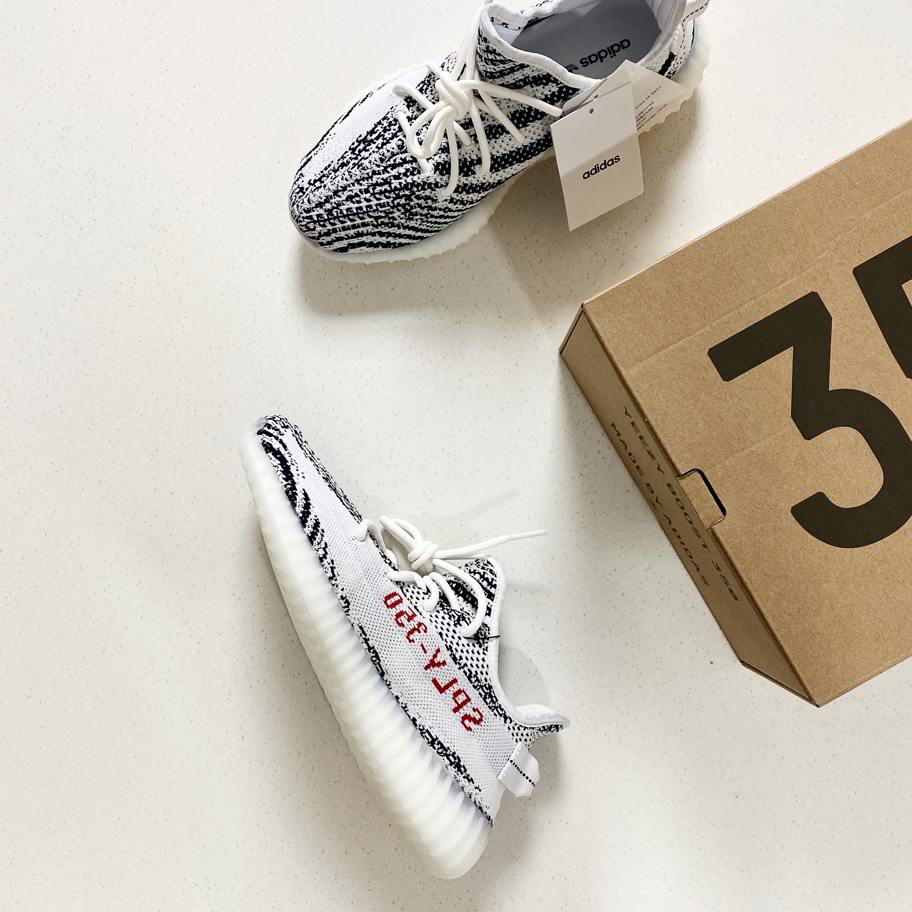 Adidas Yeezy Boost 350 V2 Zebra 2017/2019/2020 착용 스타일